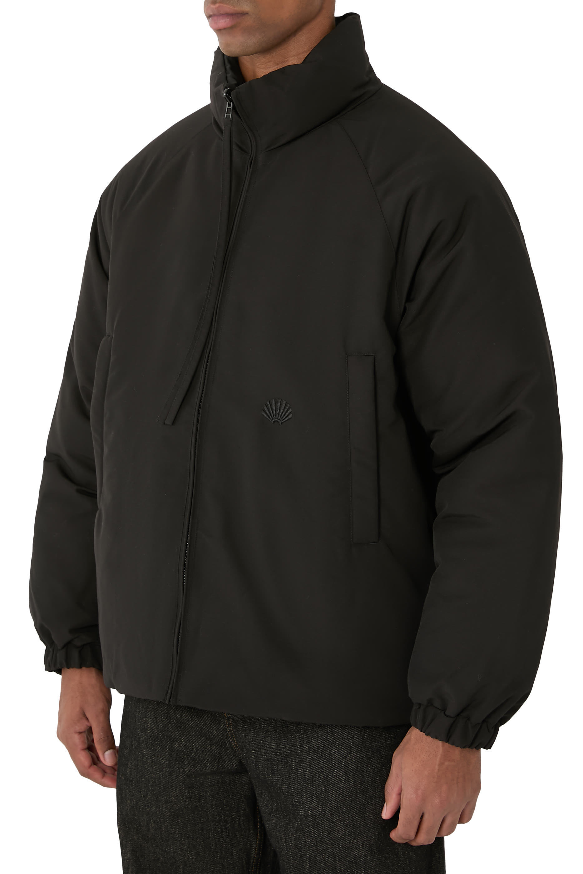 جاكيت بوجهين وتفاصيل عاكسة