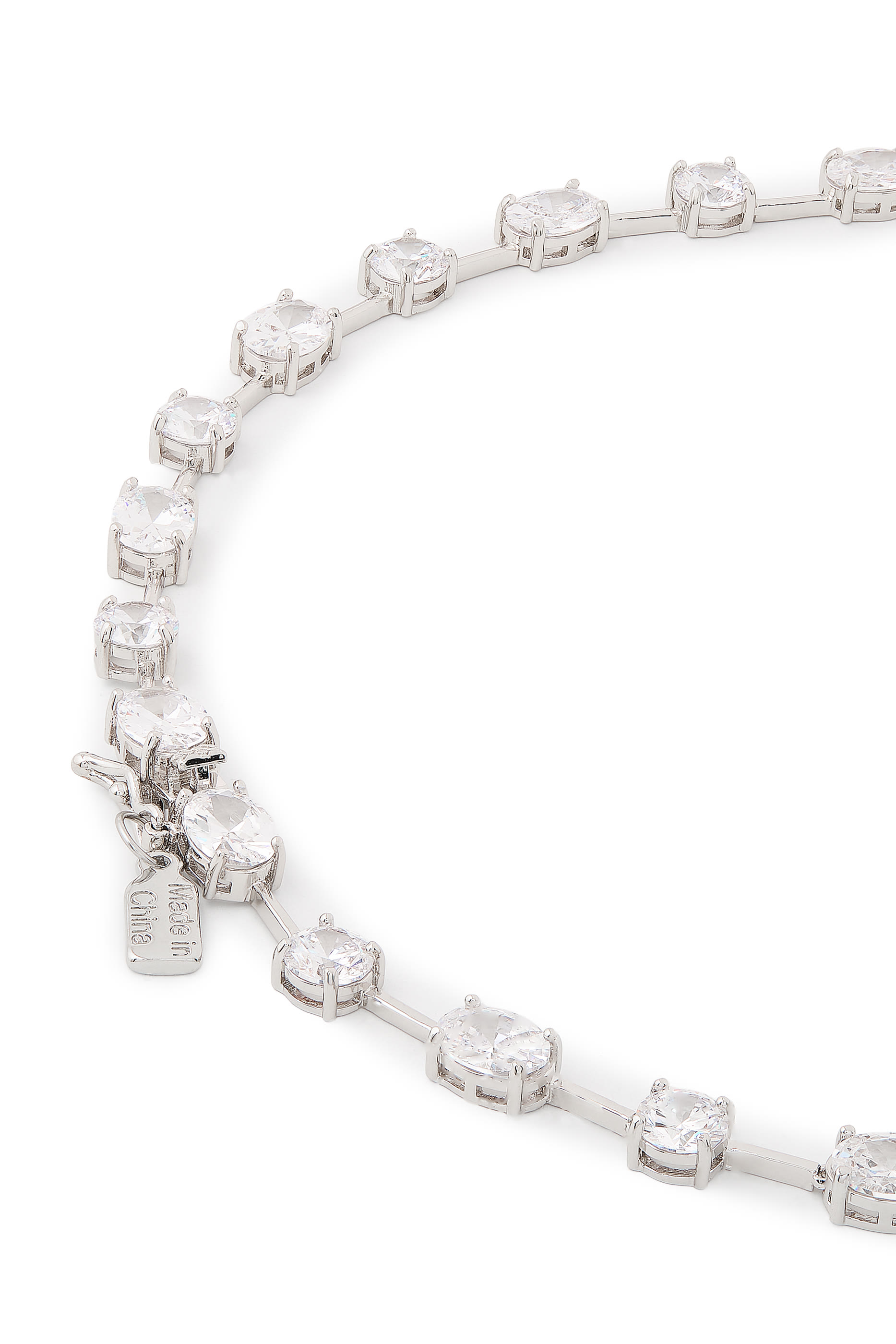 قلادة مرصعة بأحجار زركونيا مكعبة