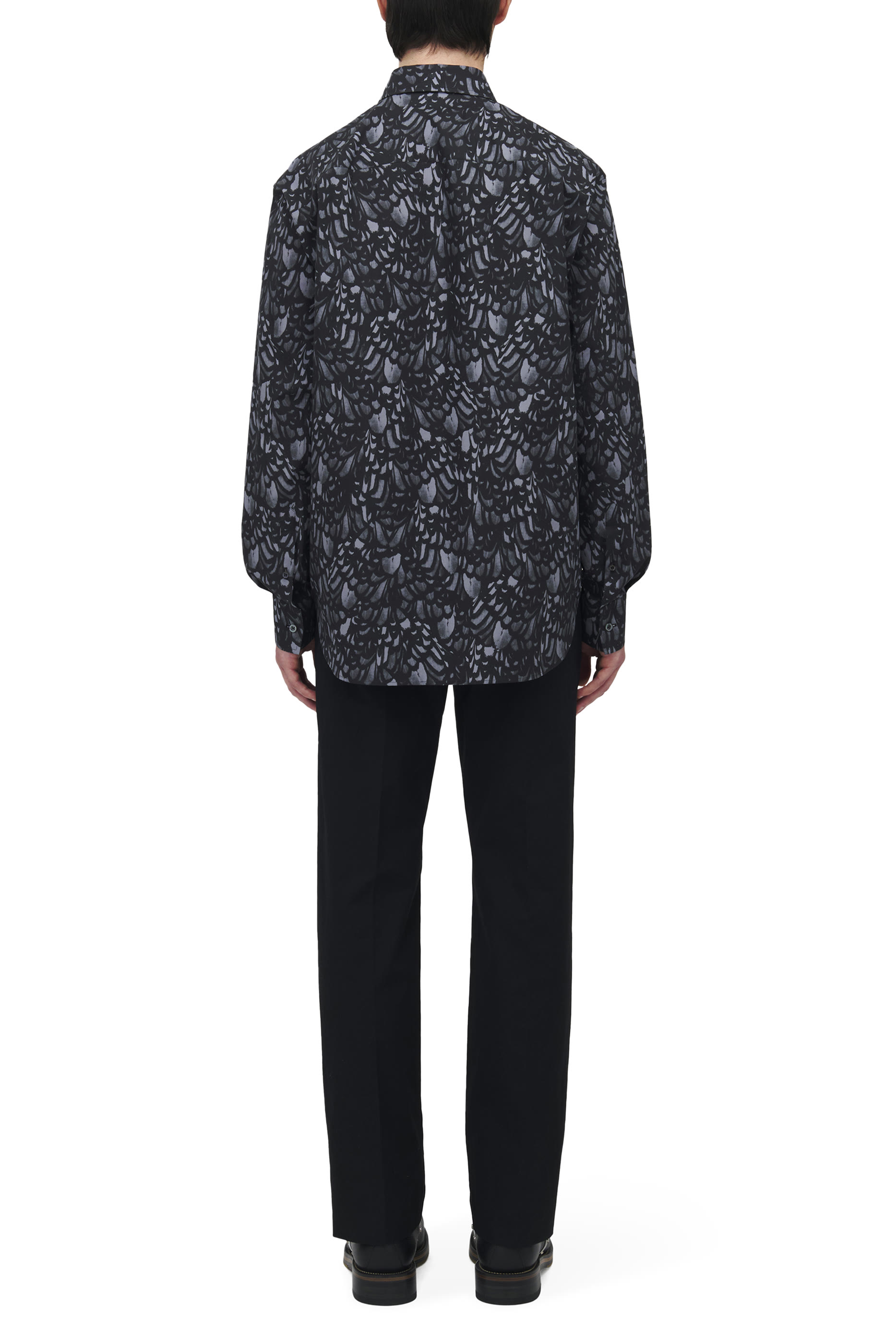 قميص بطبعات وقصة مريحة