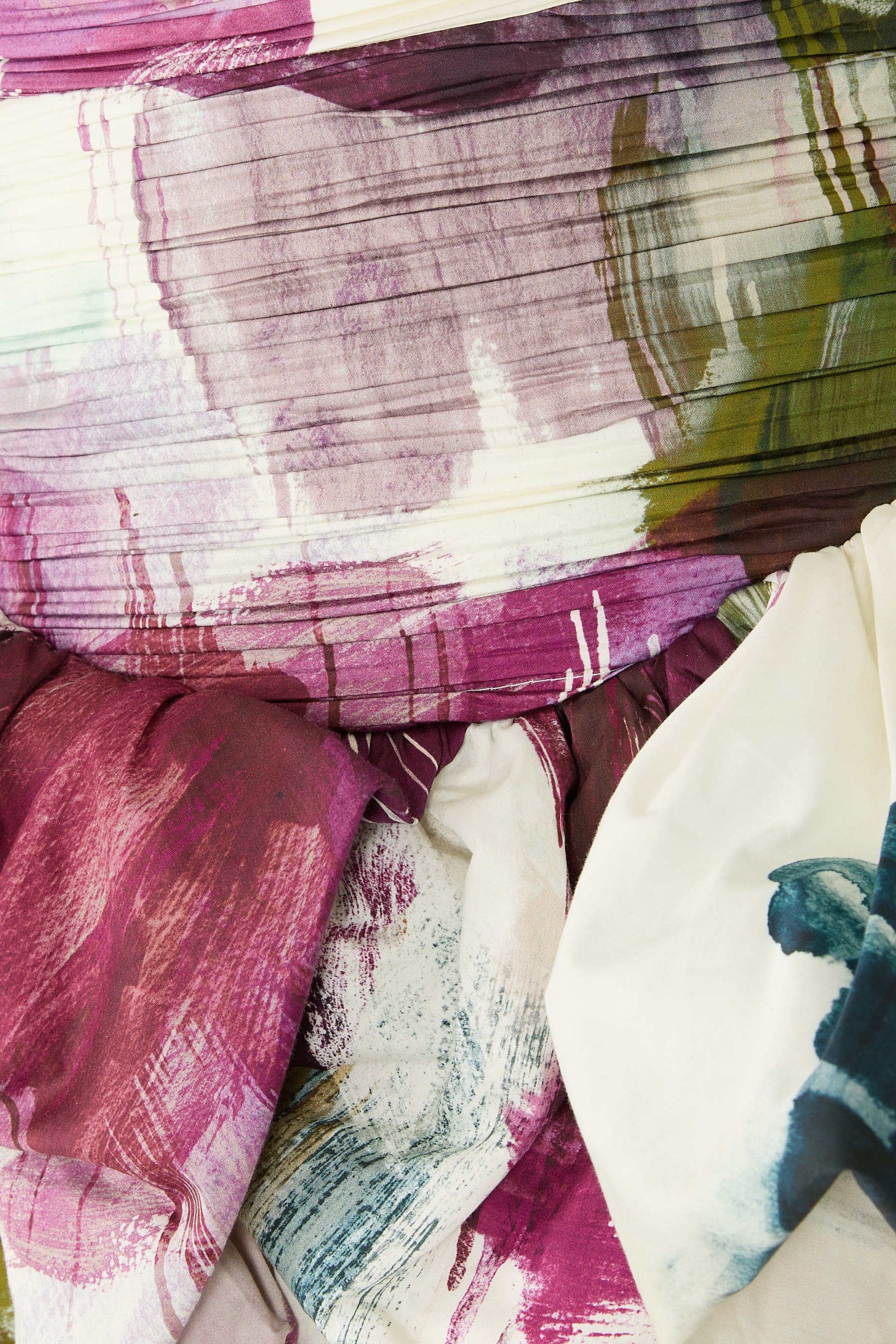 فستان فيوليت قصير  بحافة واسعة