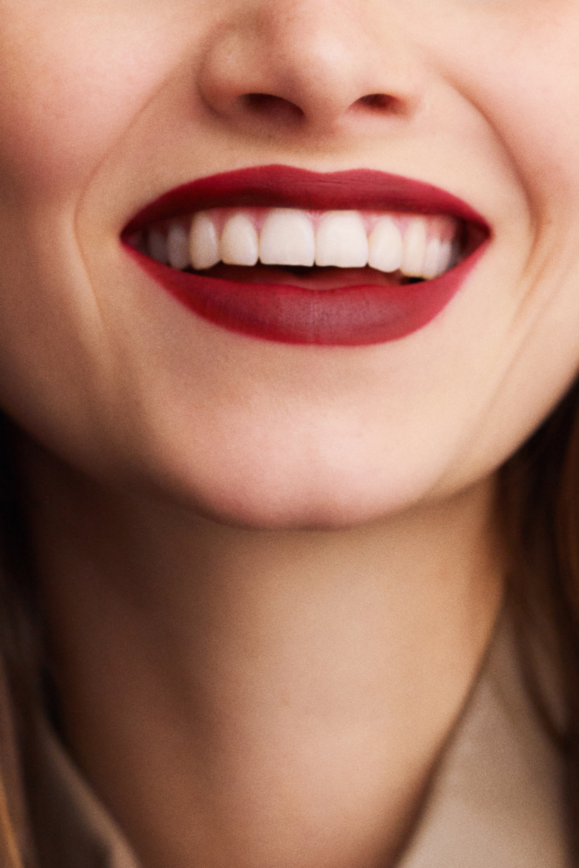 أحمر شفاه روج غير لامع درجة روز نوي