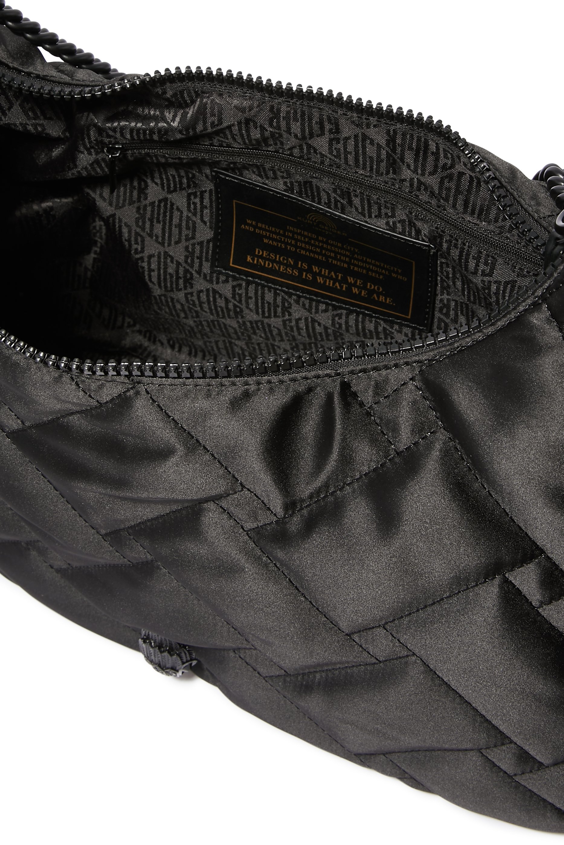 حقيبة هوبو كروس نايلون معاد تدويره