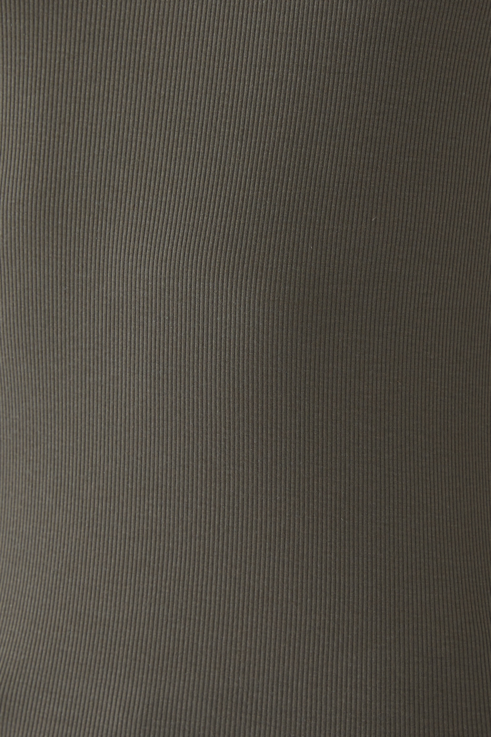 تيشيرت بلا أكمام من مزيج قطن ومودال مضلع