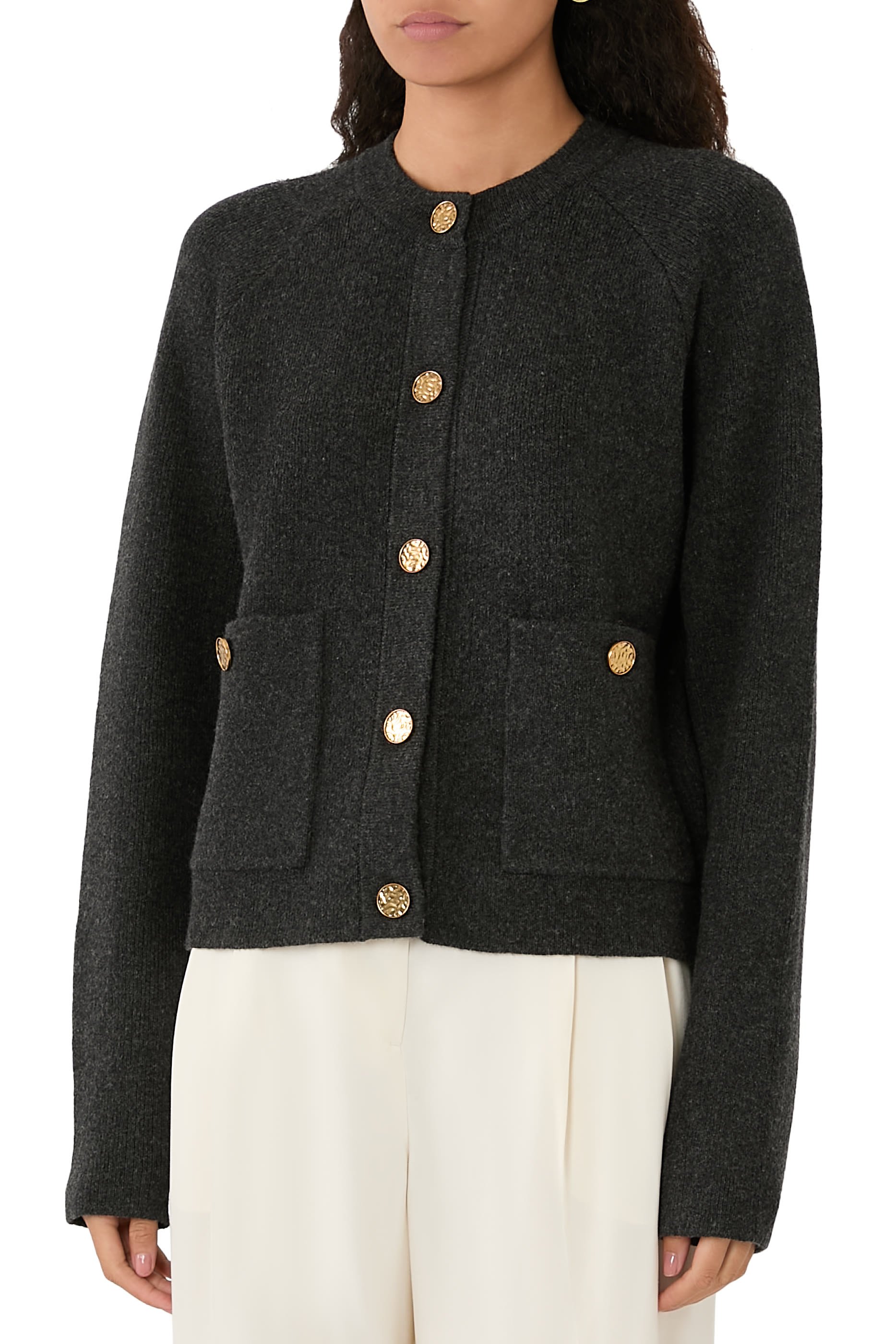 كارديجان بأزرار مطروقة