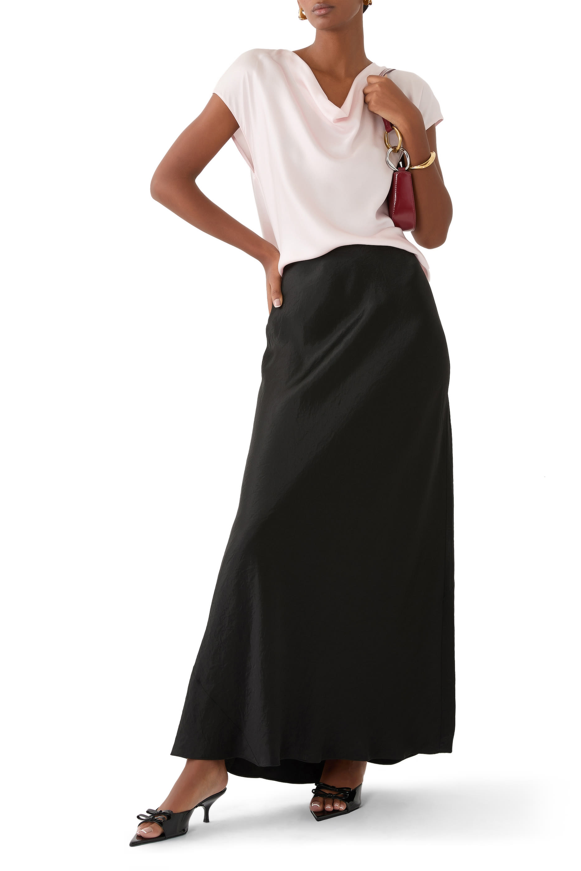 بلوزة حرير بياقة مطوية