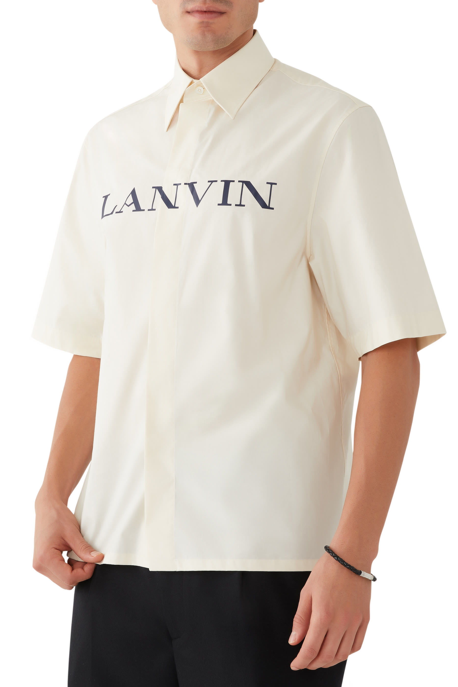 قميص بطبعة شعار الماركة