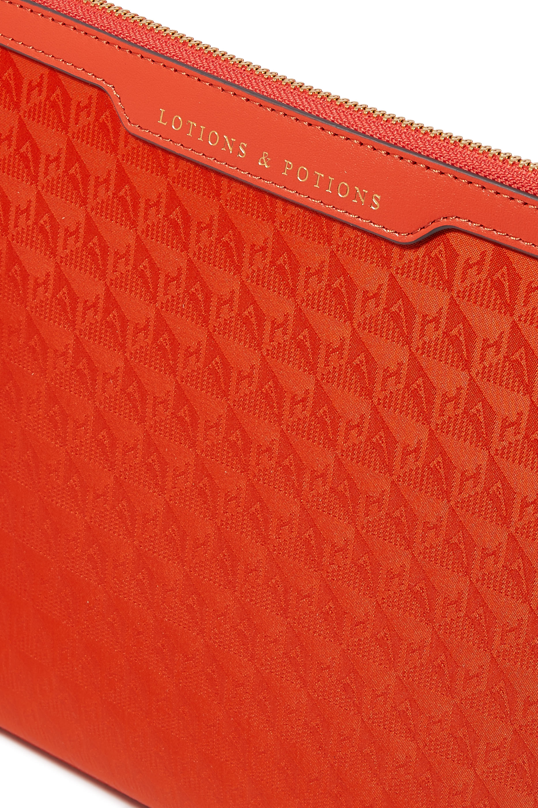 حقيبة لوشنز اند بوشنز صغيرة بشعار الماركة