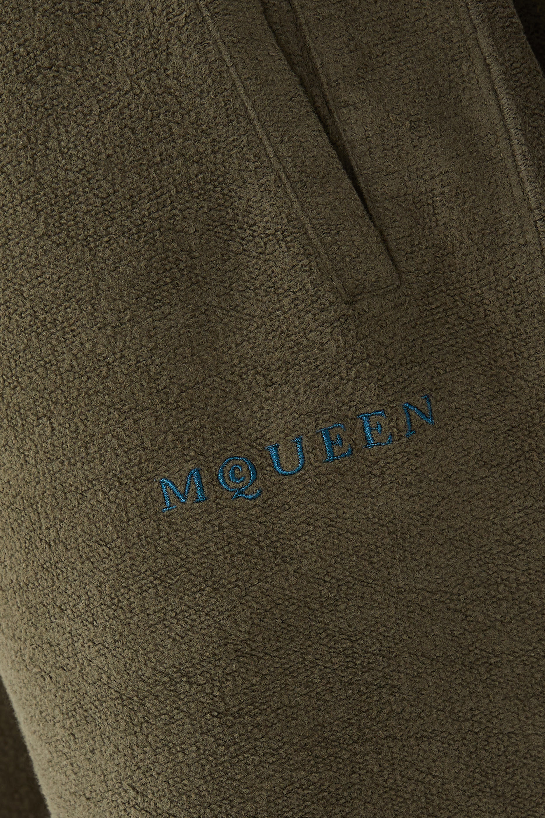 بنطال رياضي بشعار الماركة