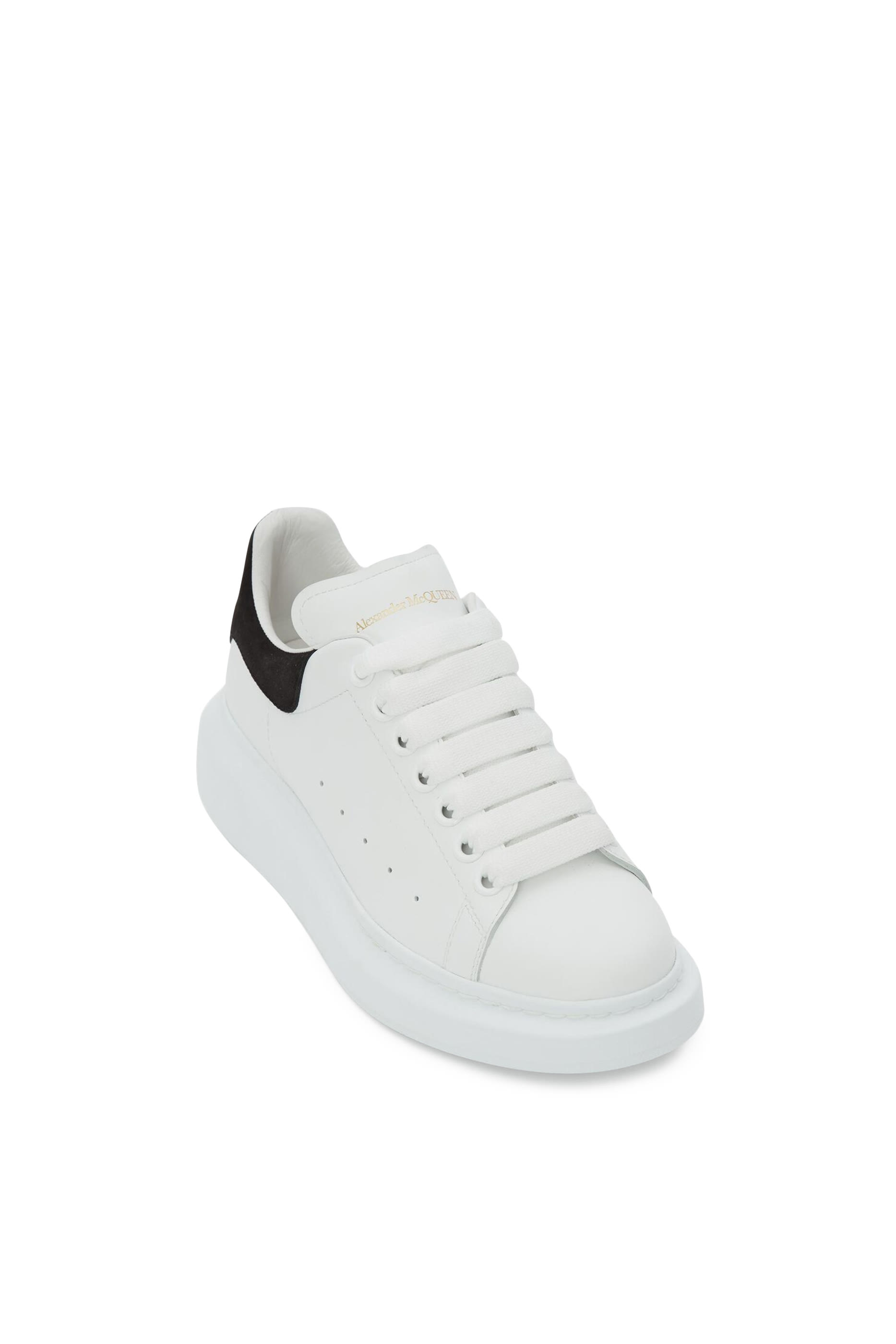 سنيكرز بنعل سميك