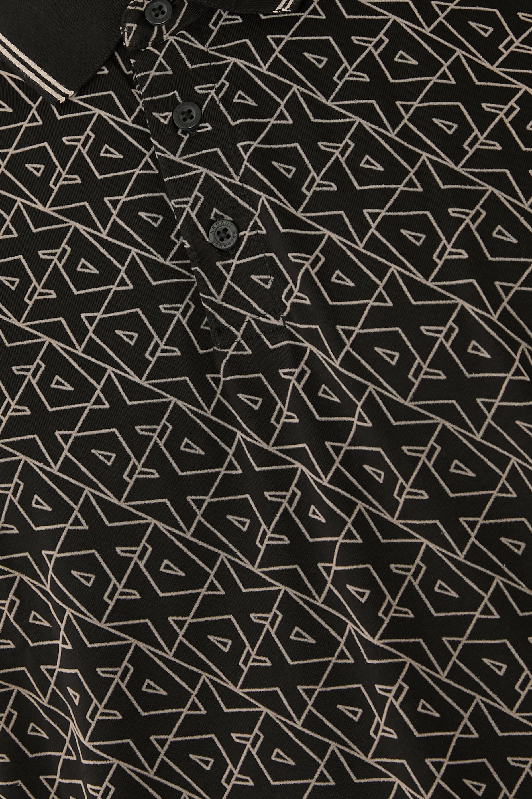 قميص بولو بقصة عادية مزين بشعار الماركة بالكامل