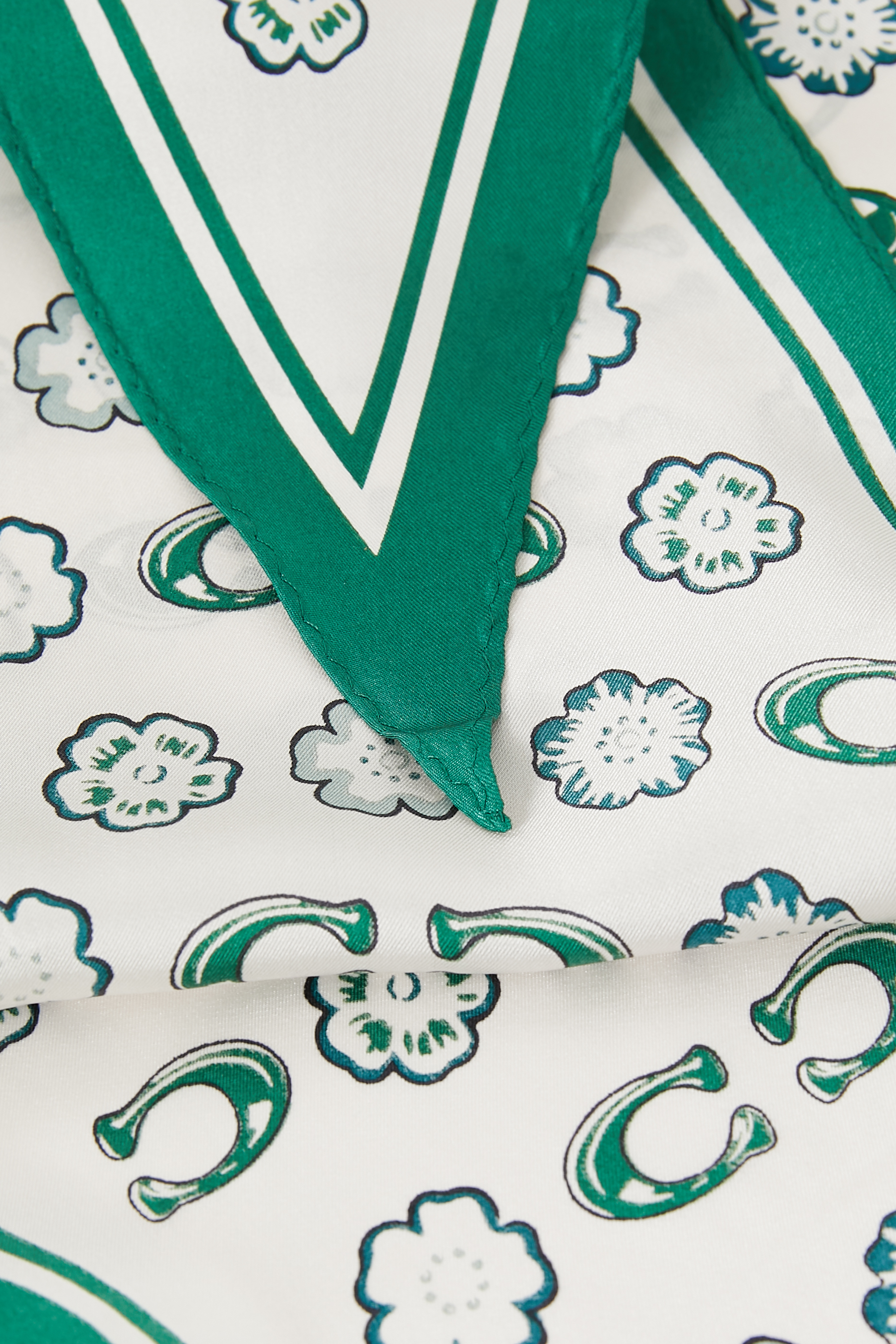 وشاح بتصميم ماسة ونقشة زهرة الشاي حرير