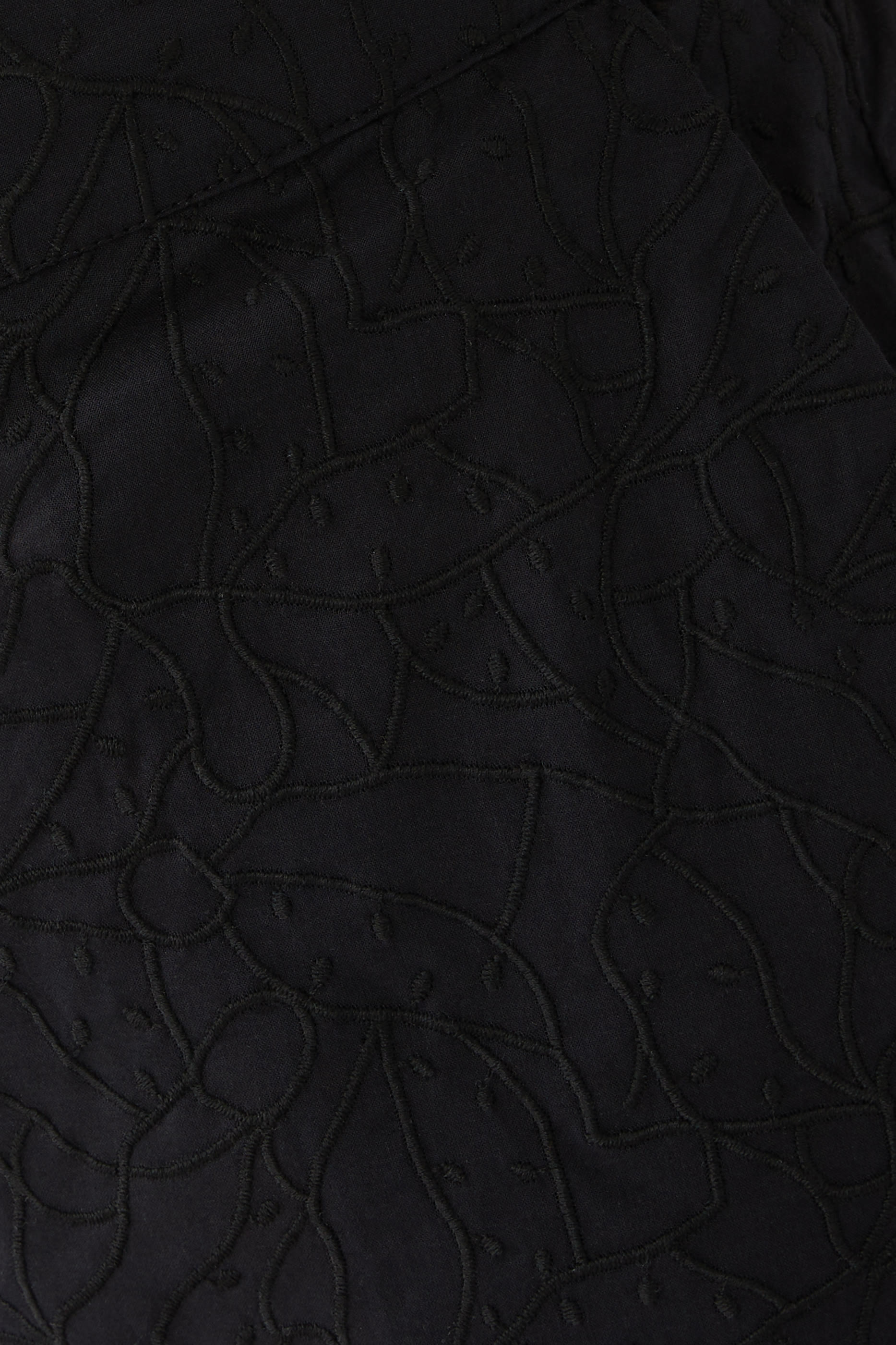 بنطال بقصة ساق واسعة بتطريزات إنجليزية