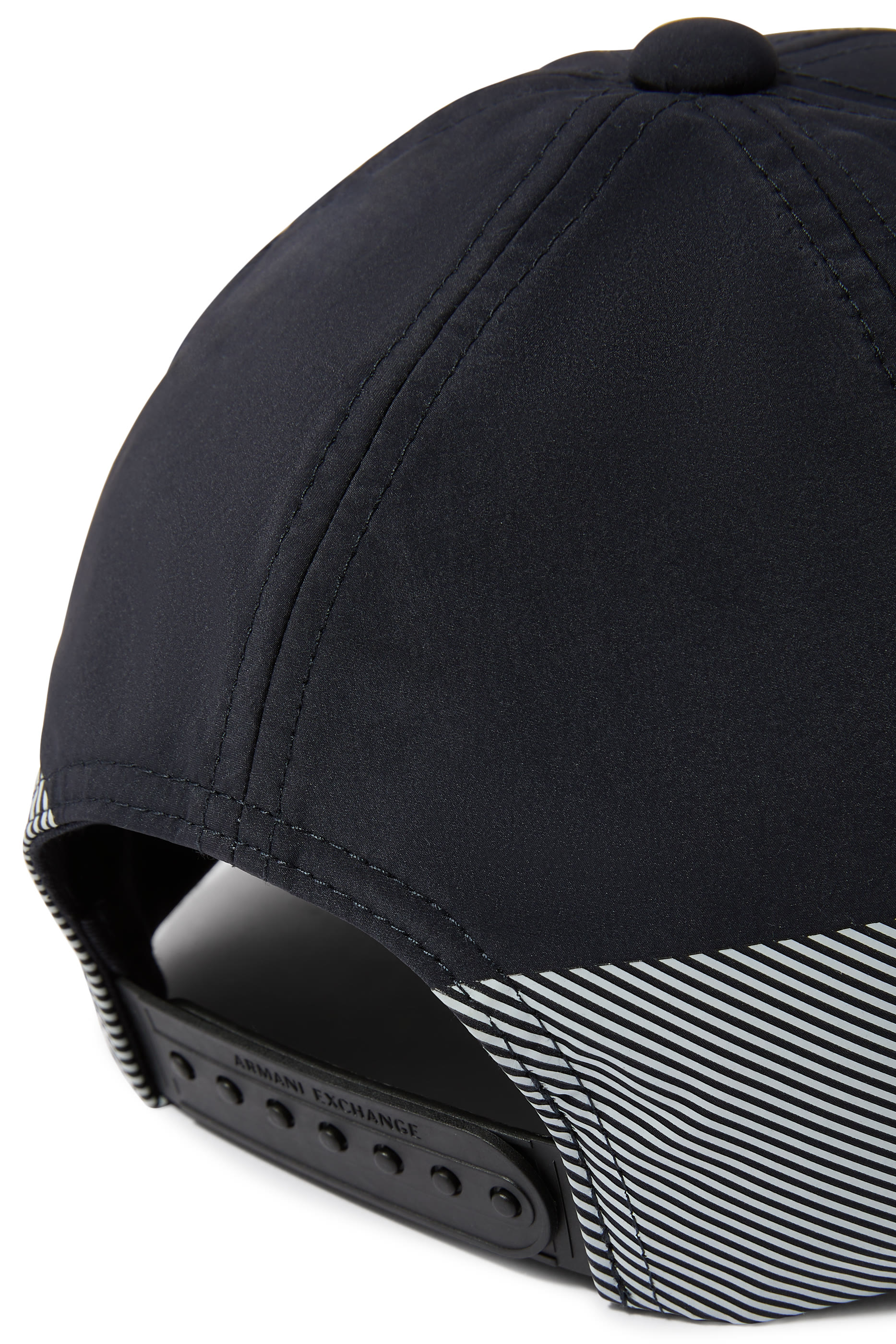 كاب بشعار الماركة