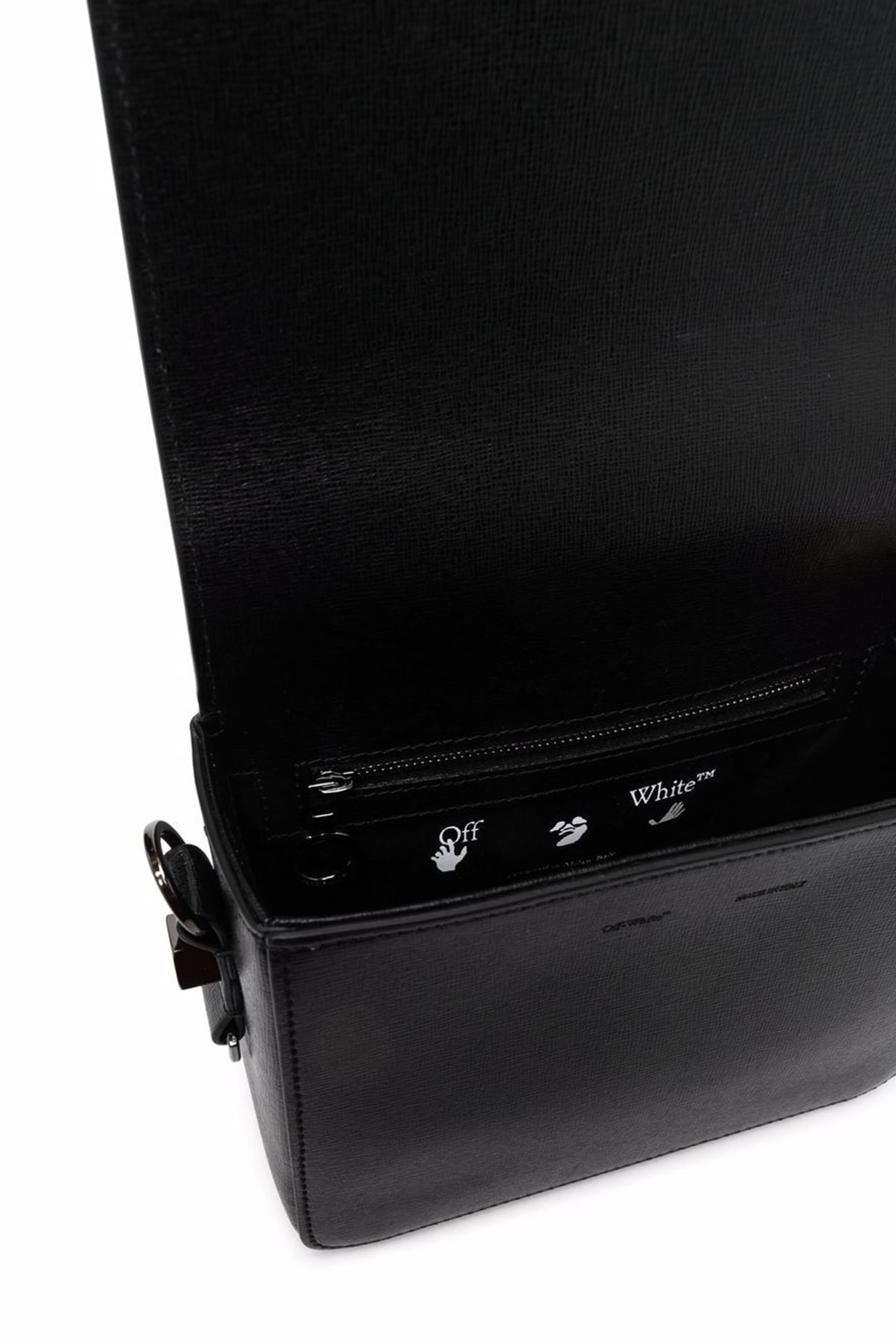 حقيبة بغطاء قلاب بمشبك