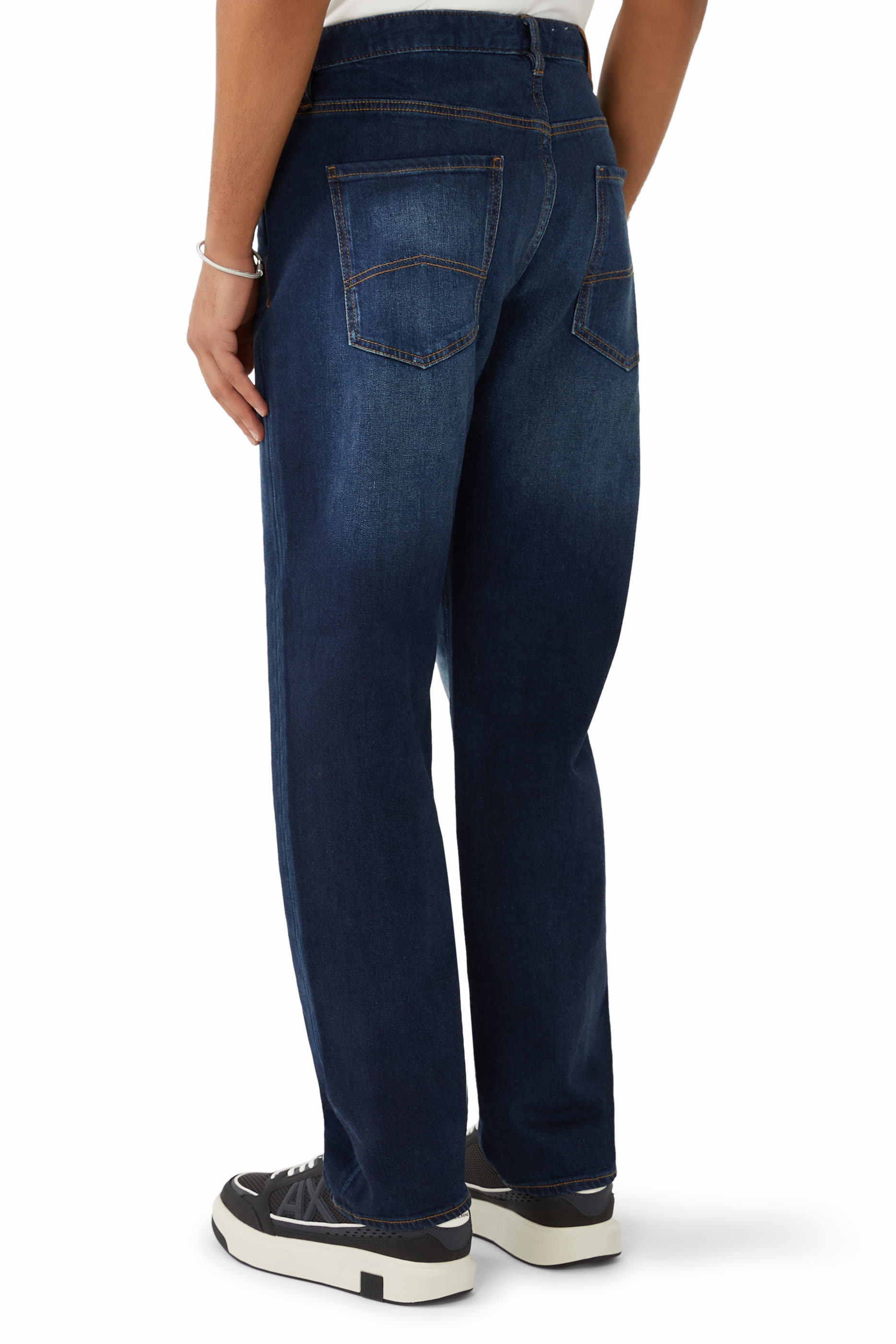 بنطال جينز بقصة ساق مستقيمة