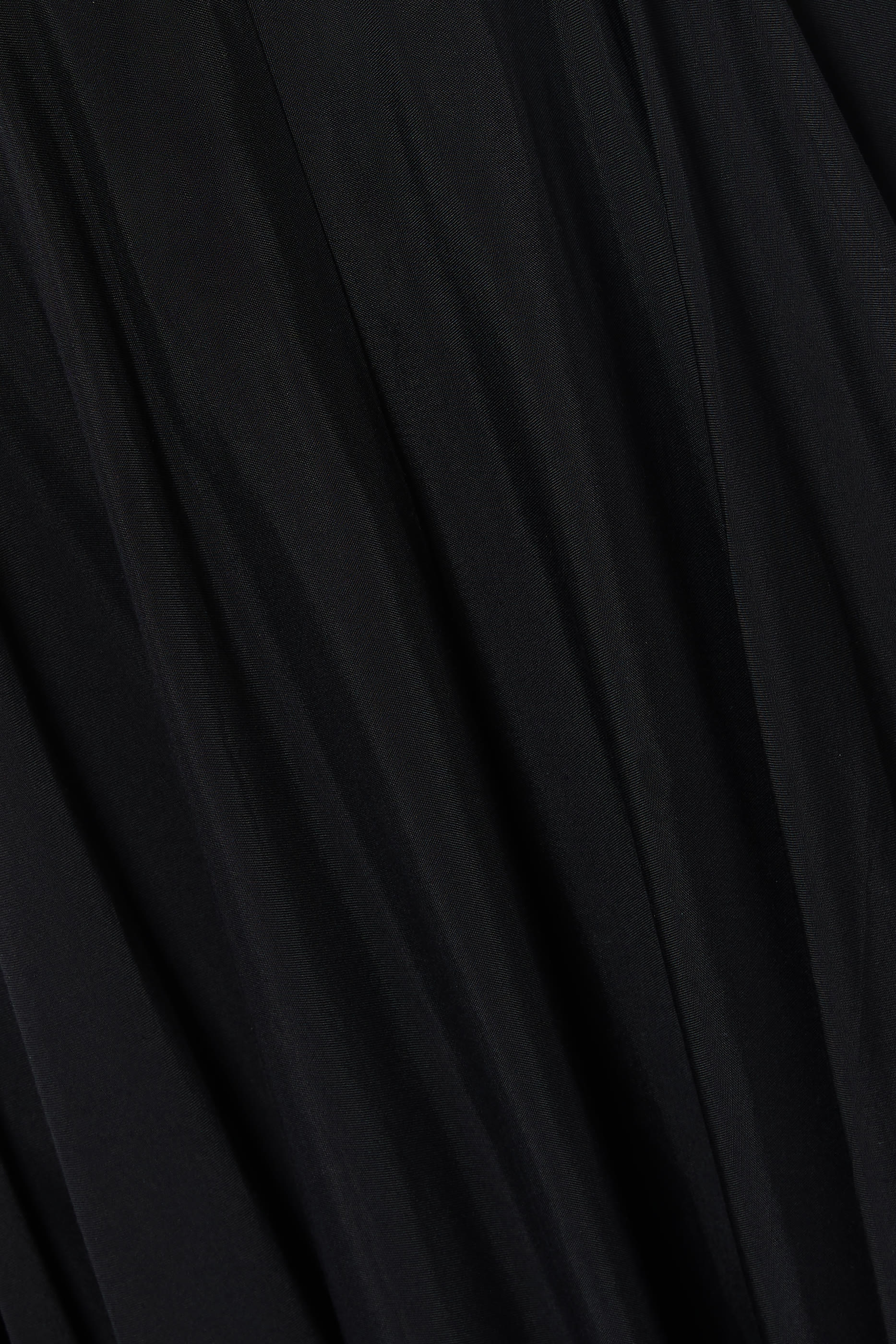 فستان كريمونا طويل بكتف مكشوف