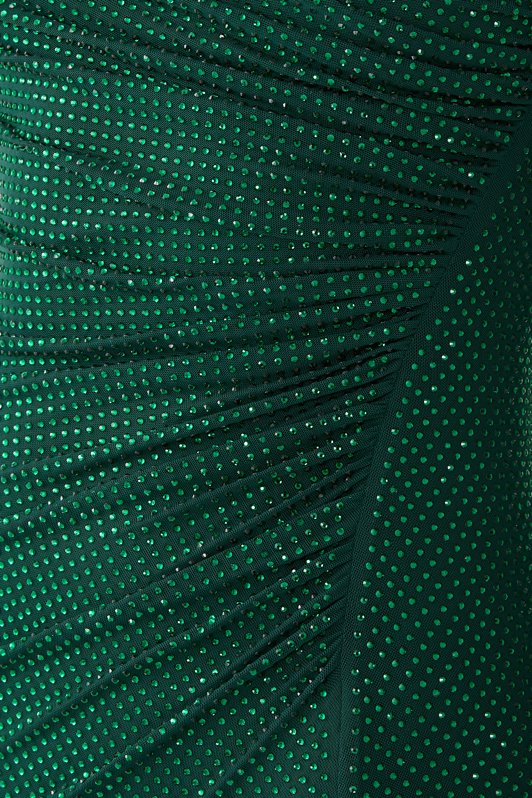 فستان طويل بفتحات قماش شبكي مرصع بأحجار الراين