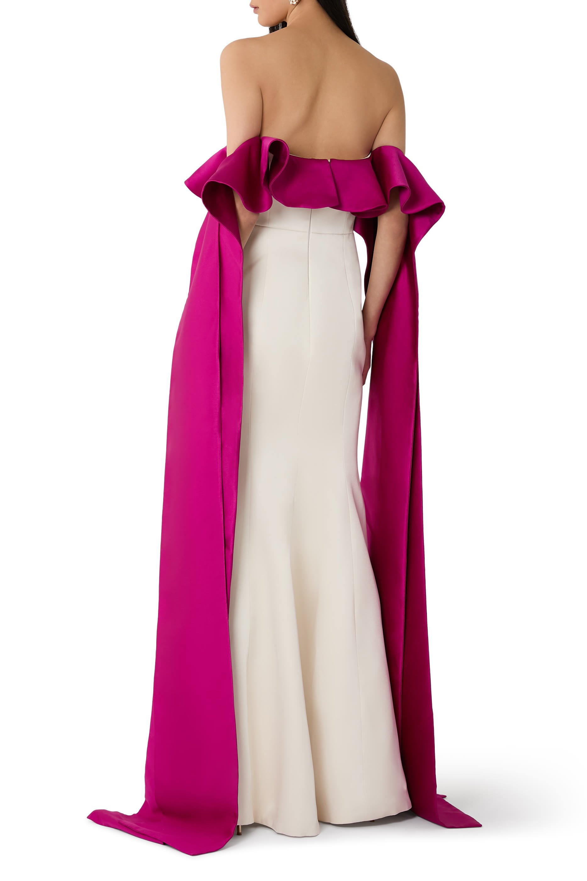 فستان سهرة بأكتاف مكشوفة وكشكش