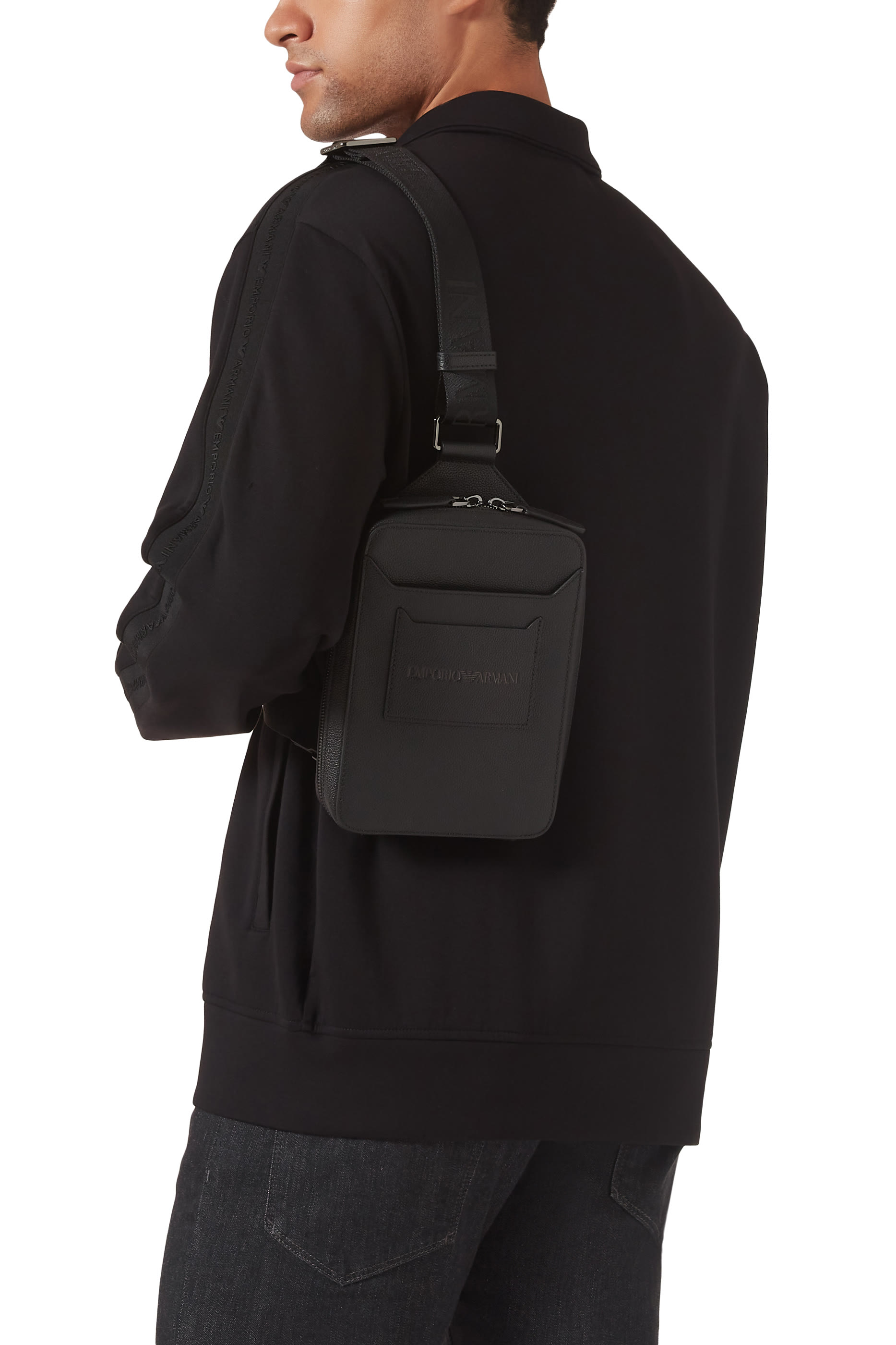 حقيبة كروس بودي صغيرة بشعار الماركة