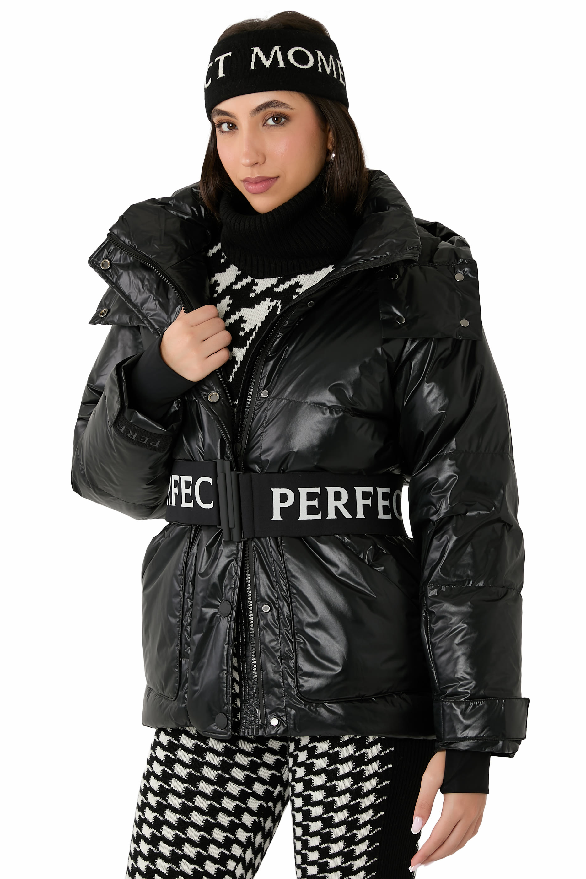 طوق رأس بشعار الماركة 