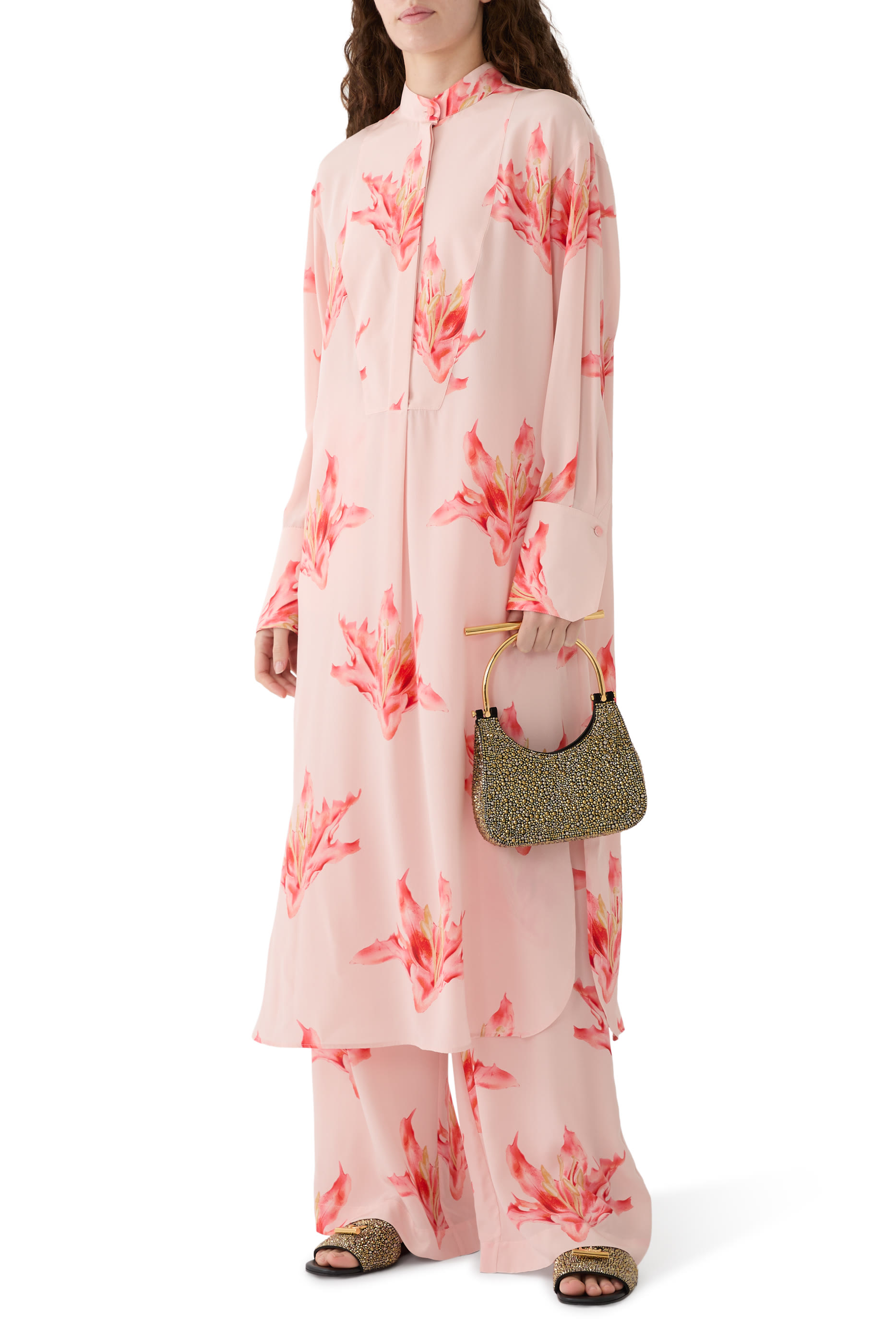 حقيبة صغيرة بحلية على شكل حرف T