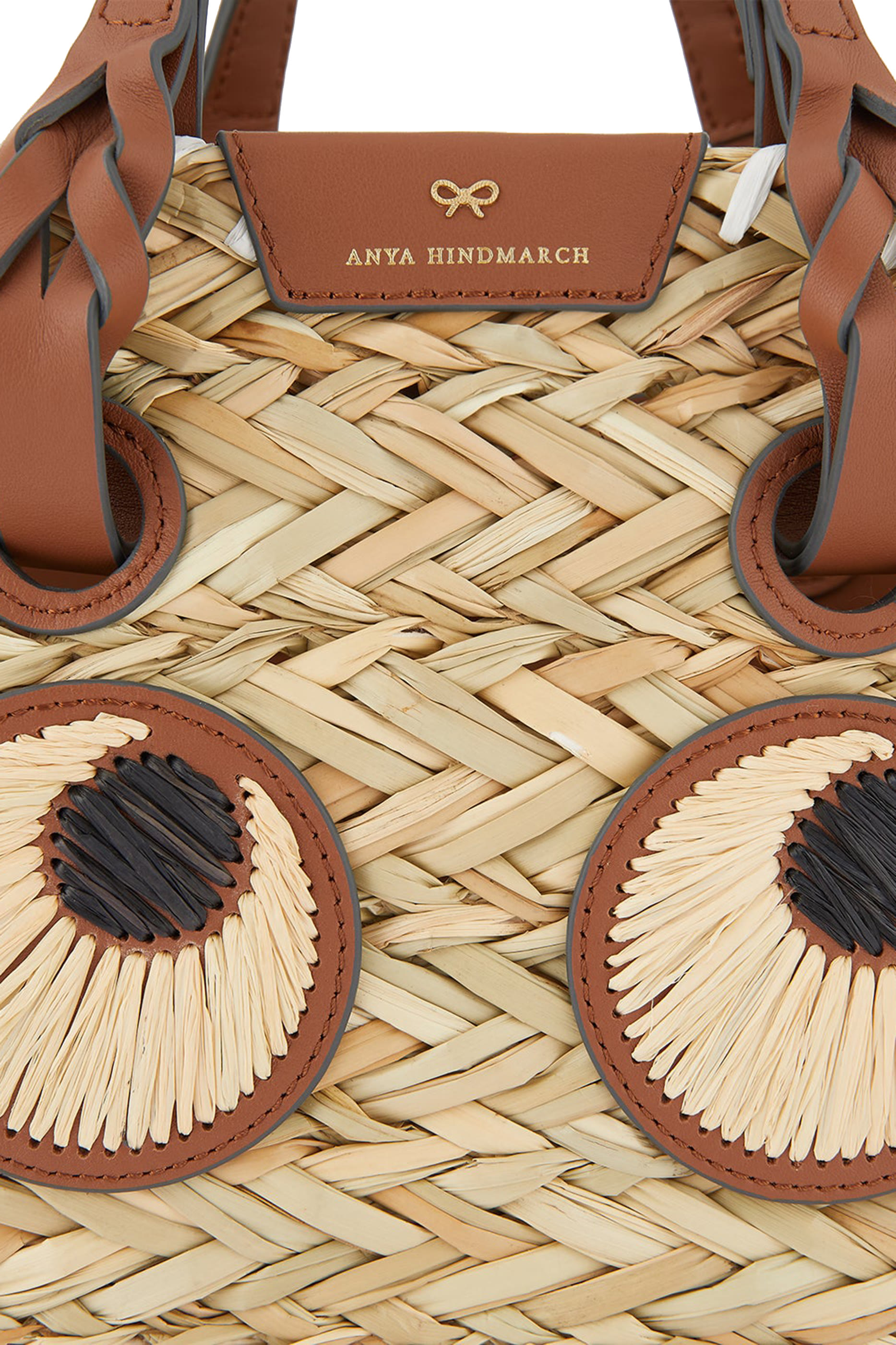 حقيبة بتصميم سلة ورق صغيرة