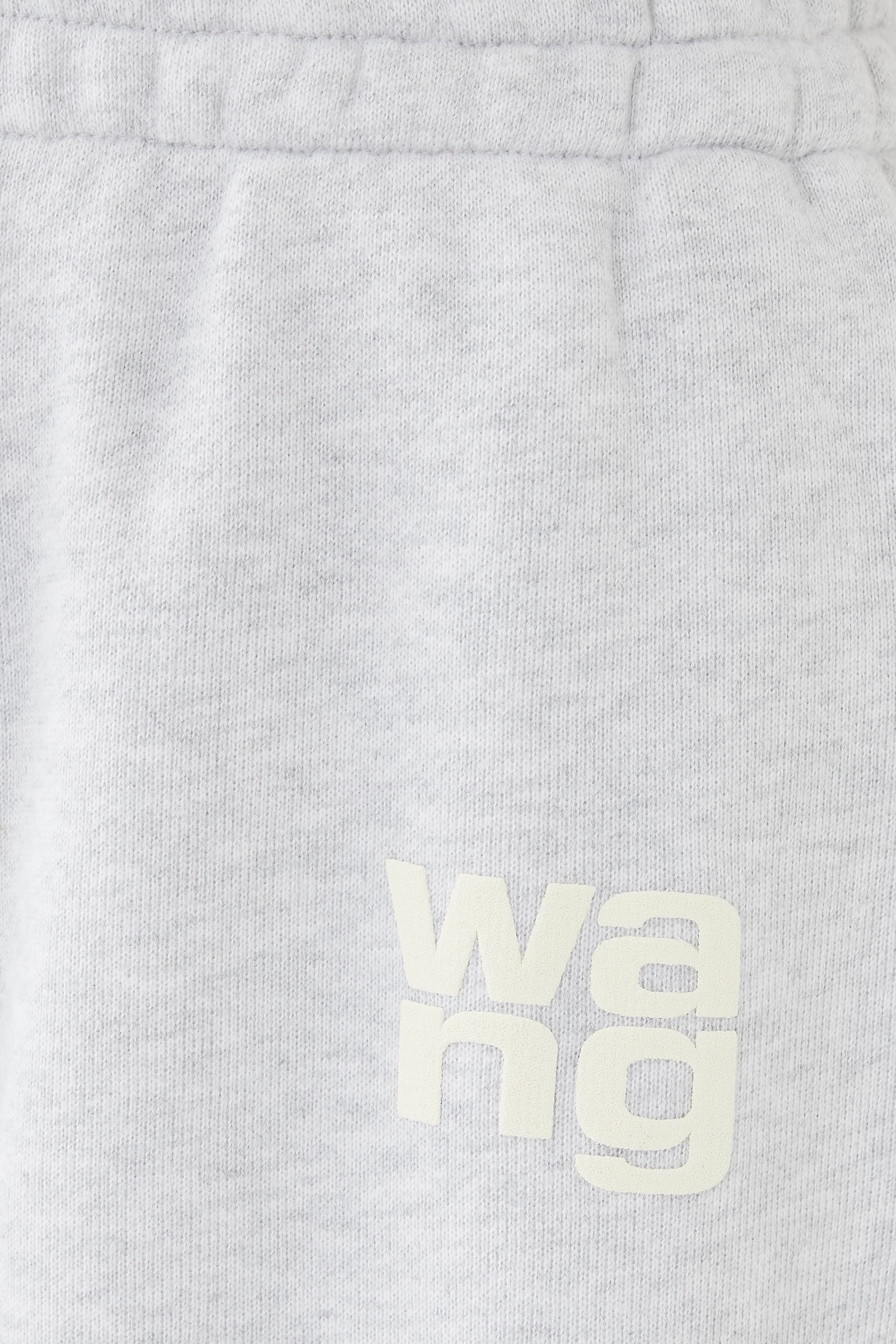 بنطال رياضي ايسنشال بشعار الماركة بتصميم منفوخ تيري