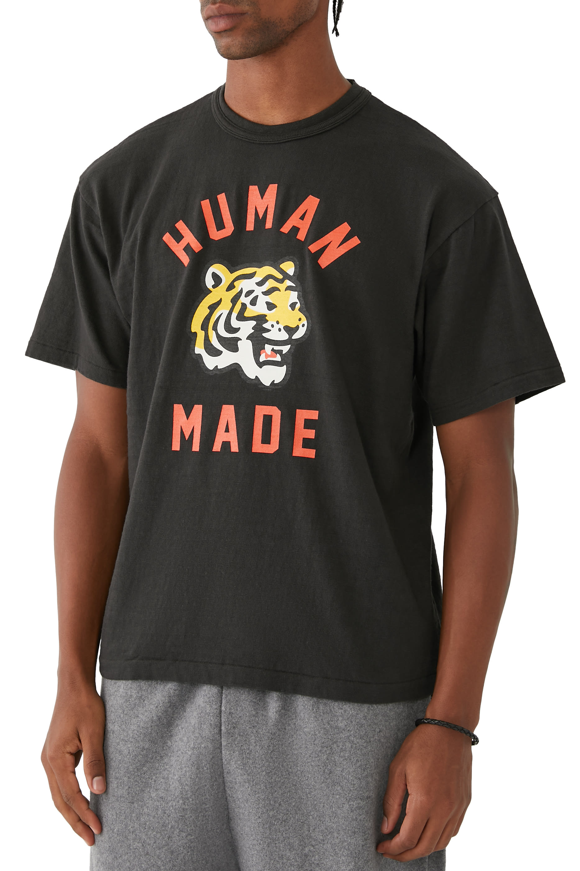 تيشيرت بطبعات غرافيك