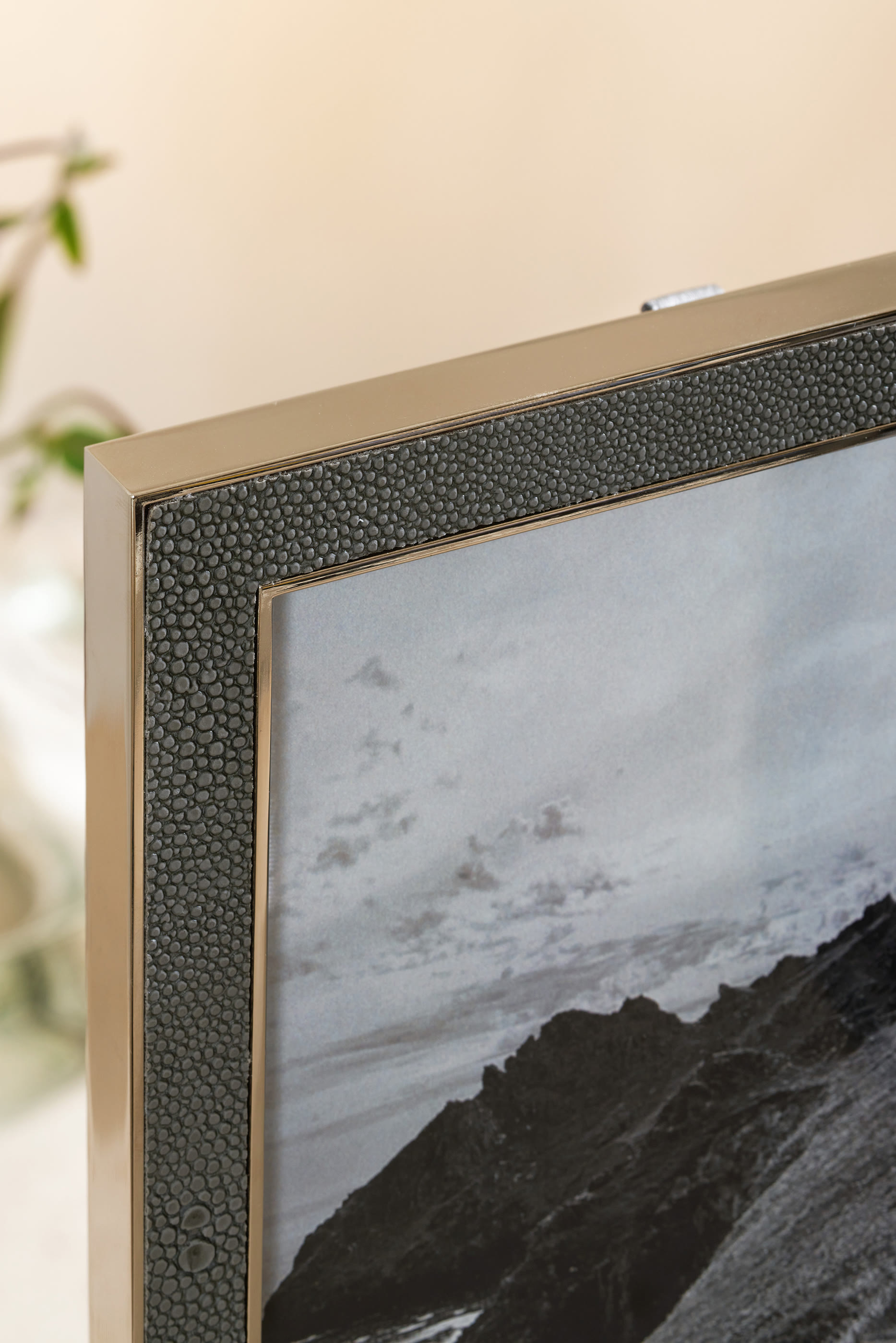 إطار صور مزدوج المفصل بتصميم كلاسيكي