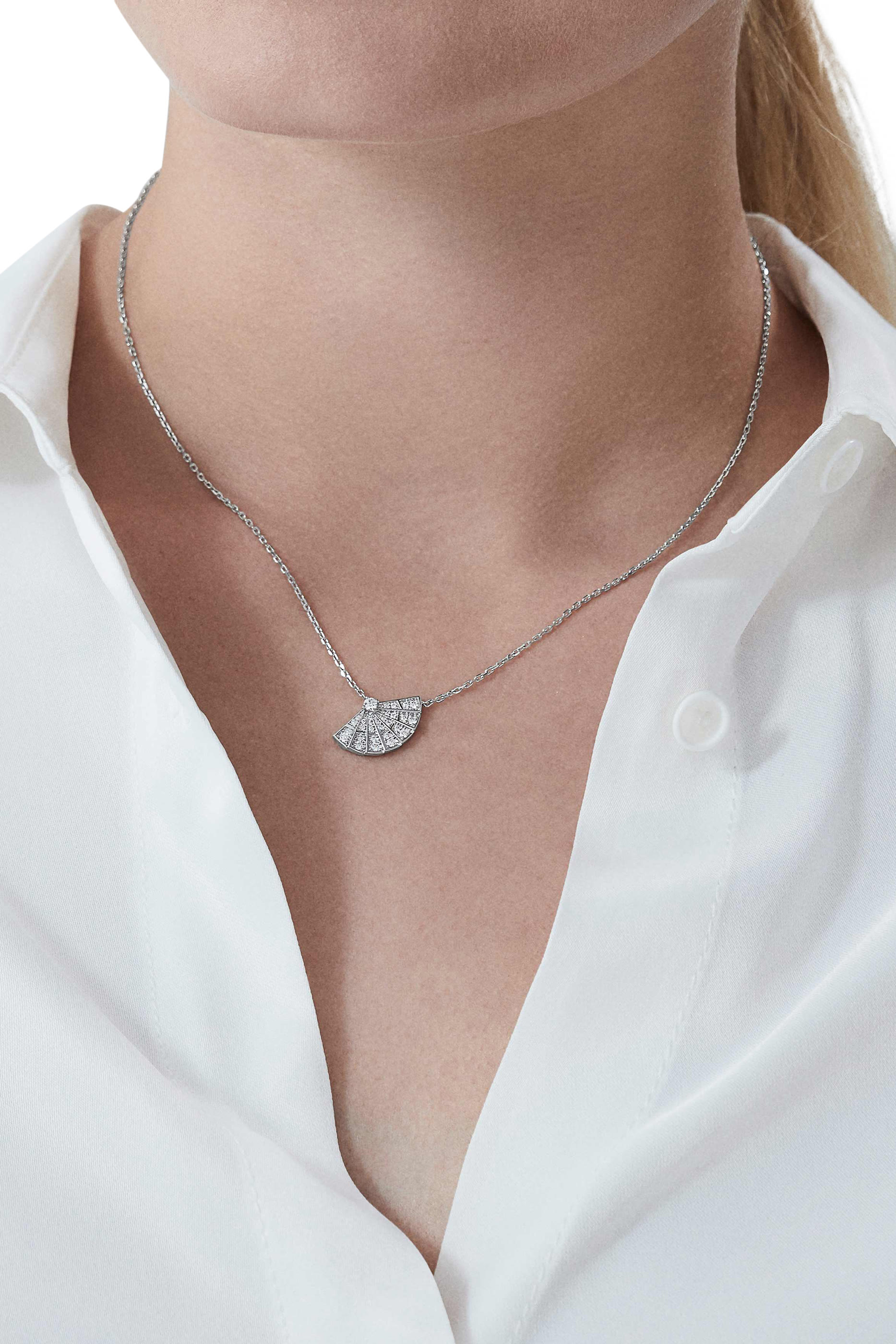 قلادة فانفير سيمفوني مرصعة بماس، ذهب أبيض عيار 18