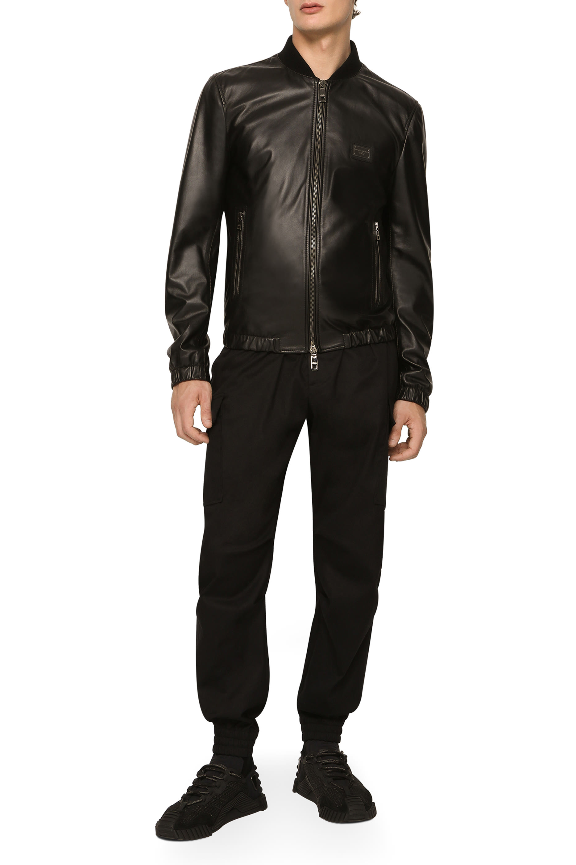 جاكيت إسنشالز جلد بحرفي شعار الماركة