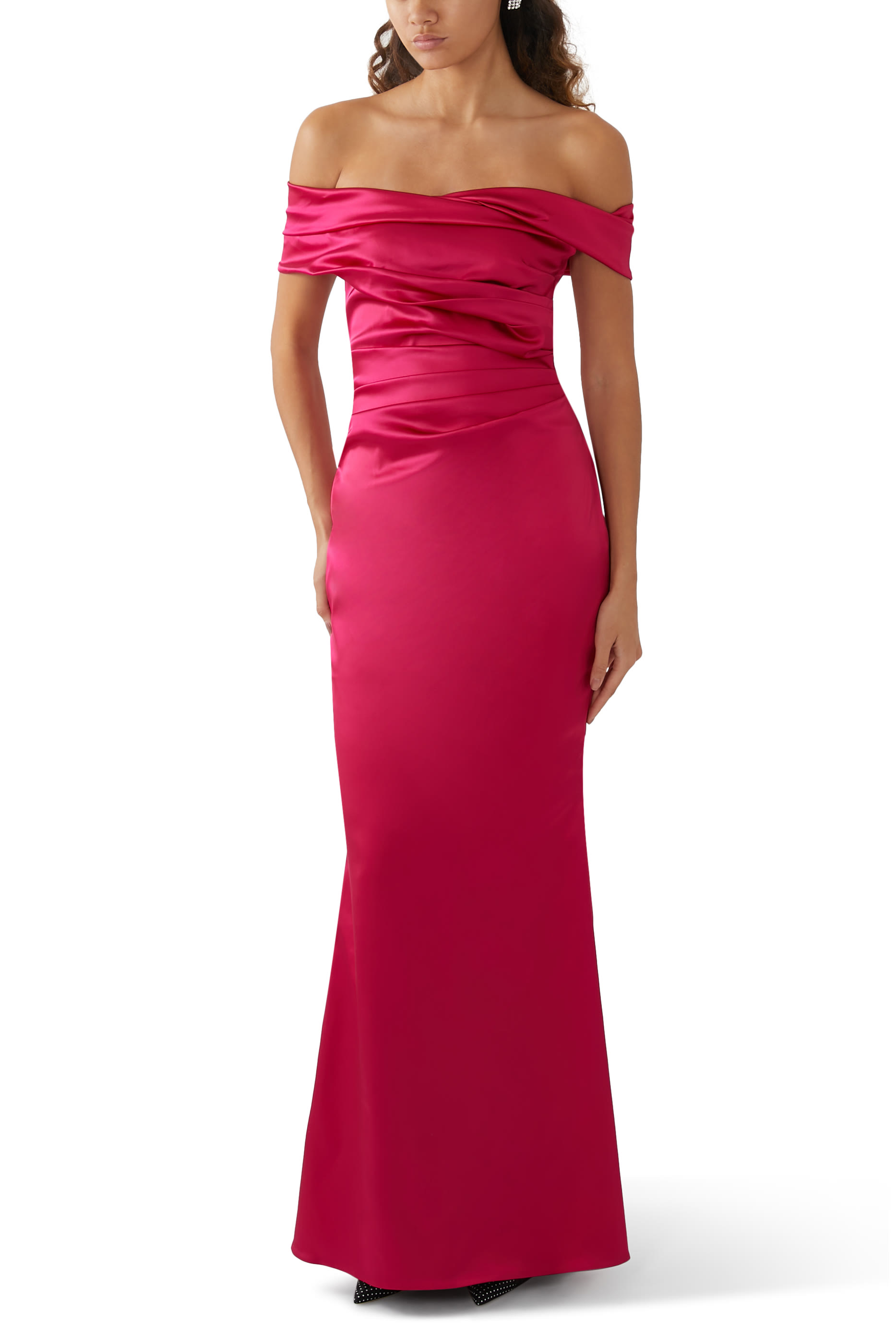 فستان سهرة بأكتاف مكشوفة