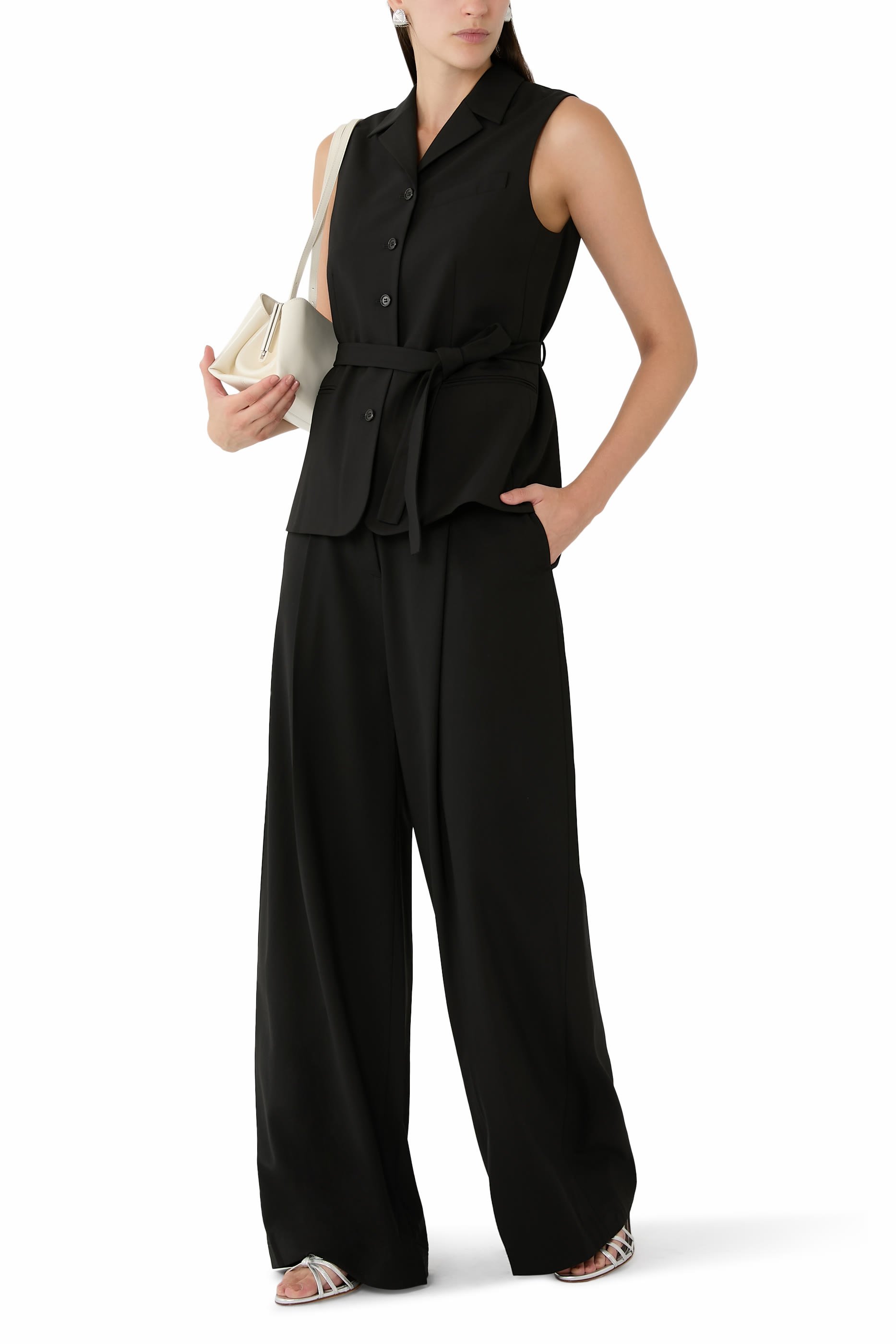 بنطال بقصة ساق واسعة وطيات