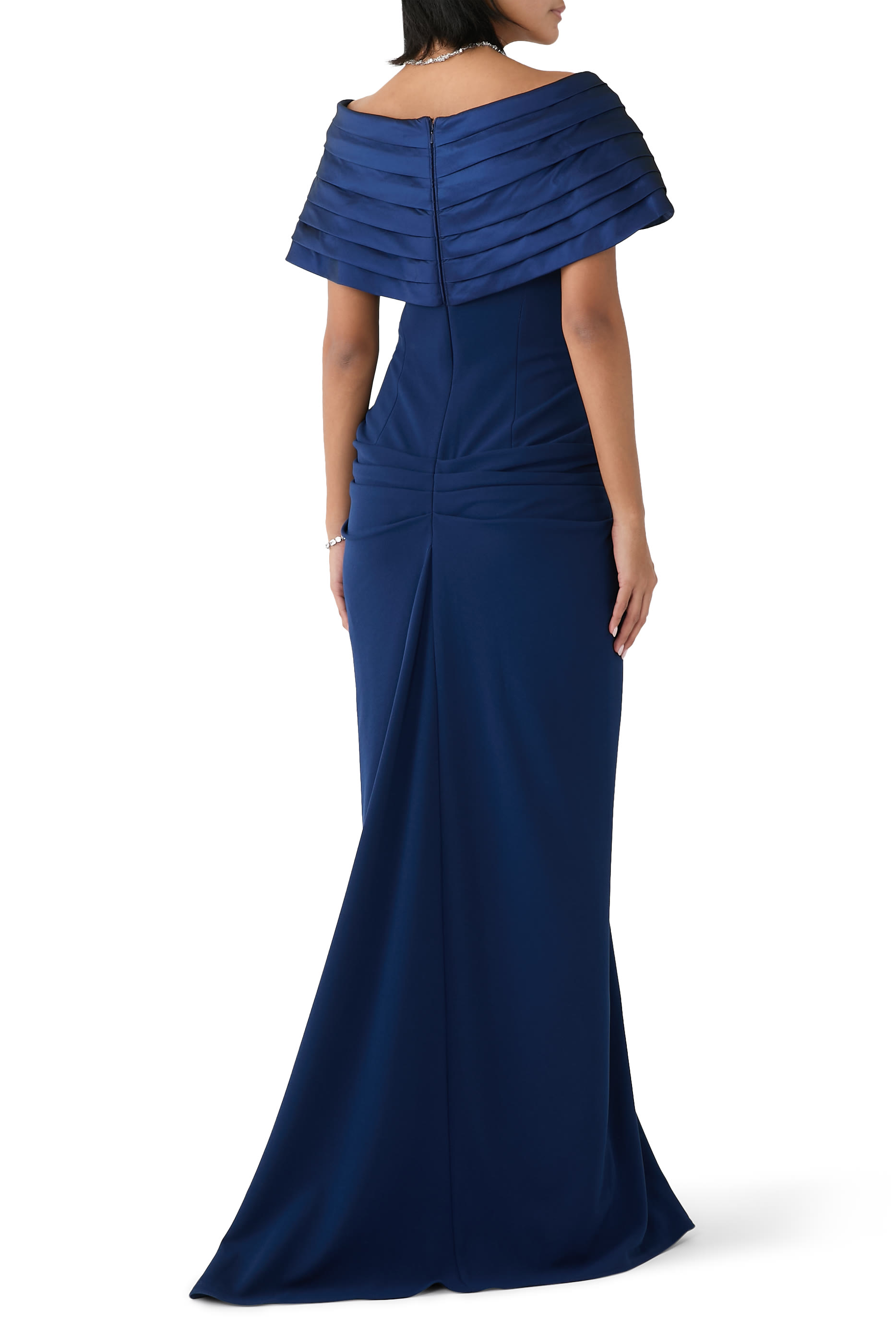 فستان سهرة سيرافين بطيات وياقة مطوية