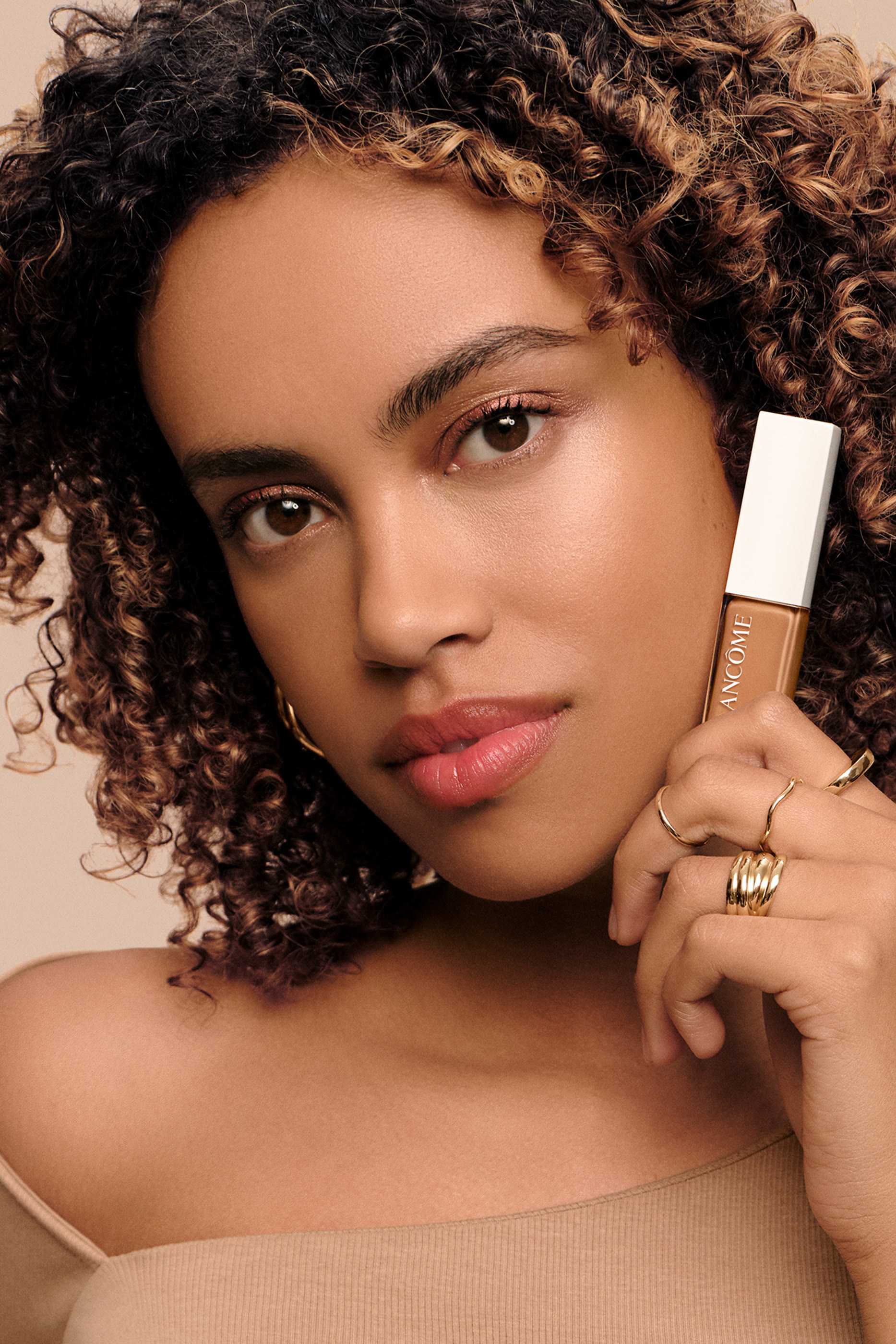 كريم أساس تينت آيدول ألترا وير كير اند جلو