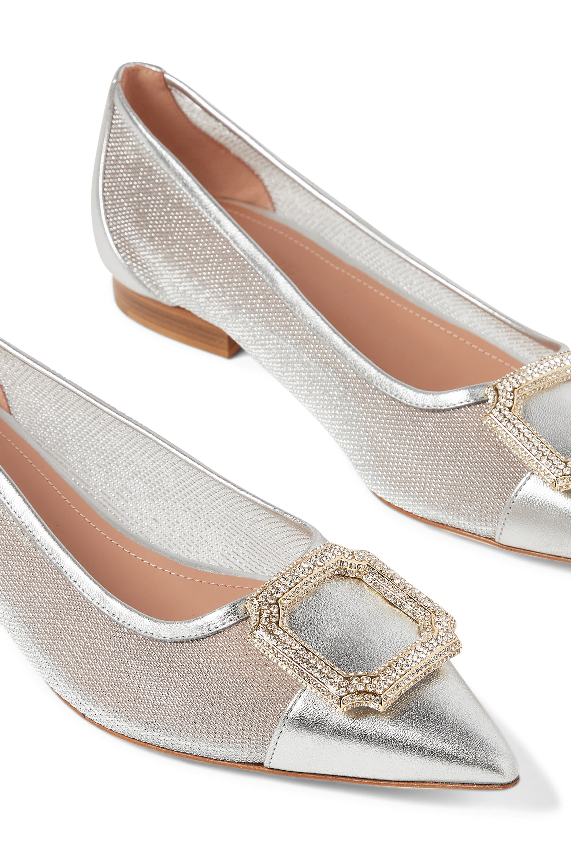 حذاء كلاسيكي بمقدمة مدببة وكعب مسطح