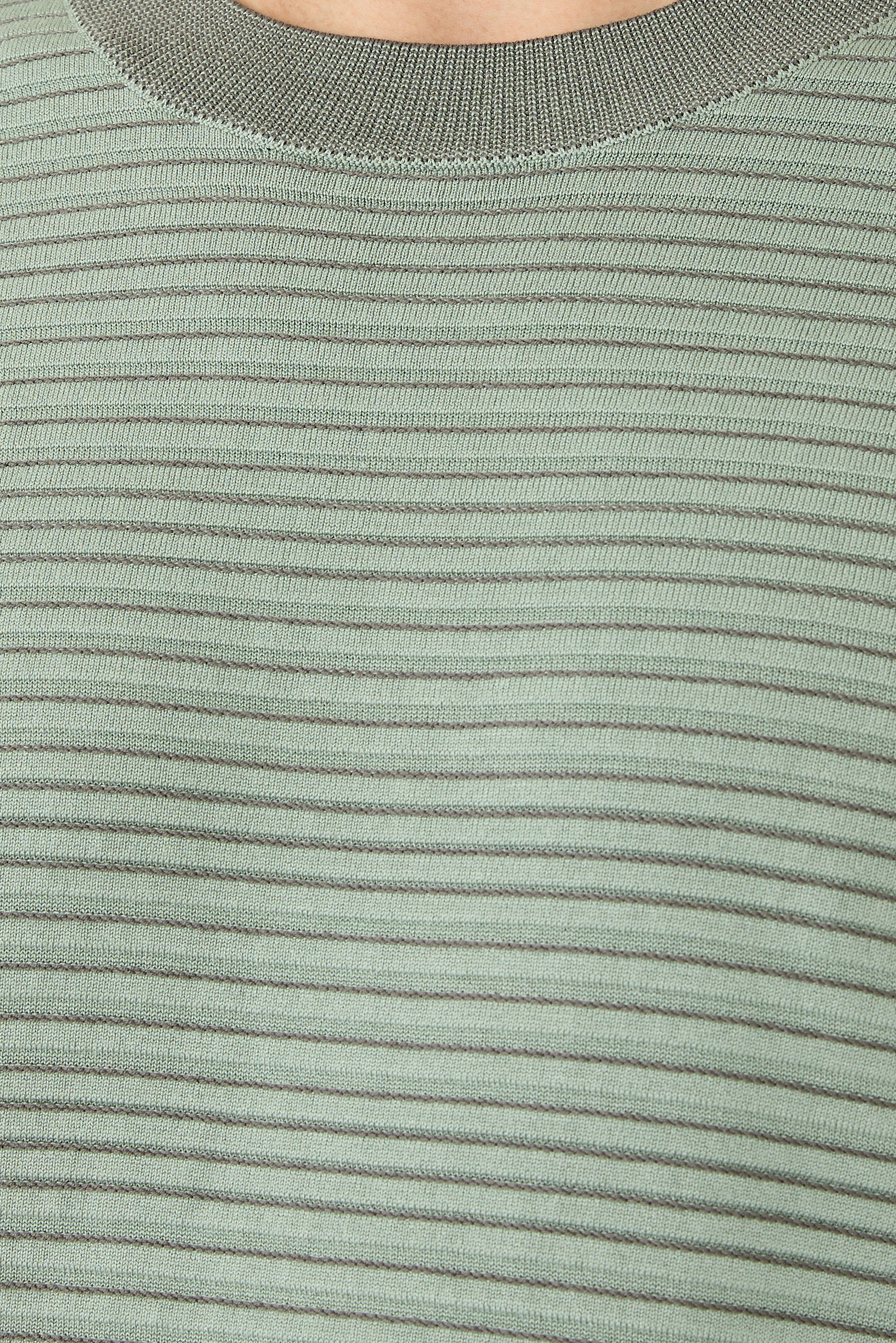 كنزة ناينتي ون بنقشة خطوط