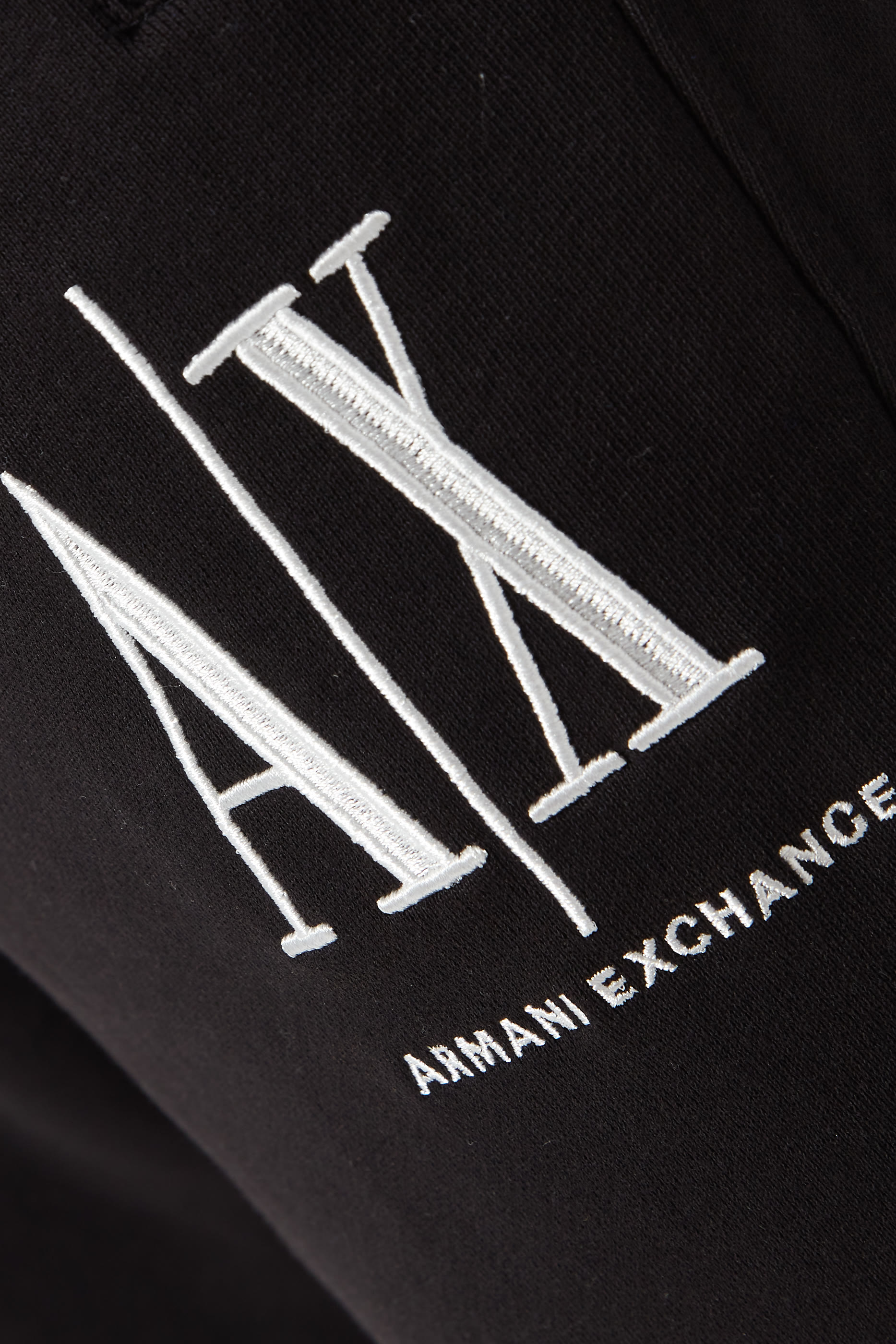 شورت قطن بتطريز شعار الماركة