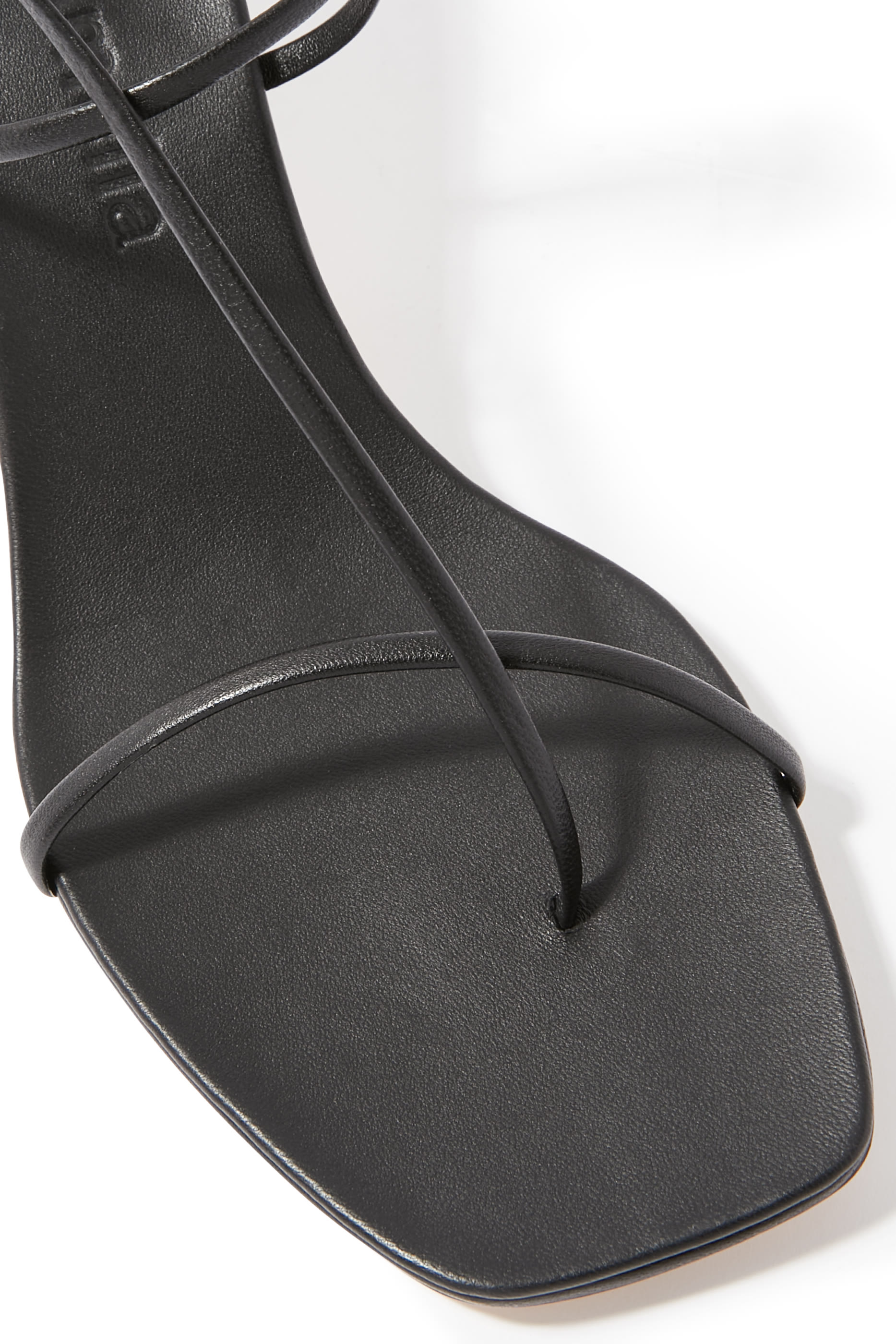 صندل بكعب 70مم مع تصميم متقاطع من الأمام