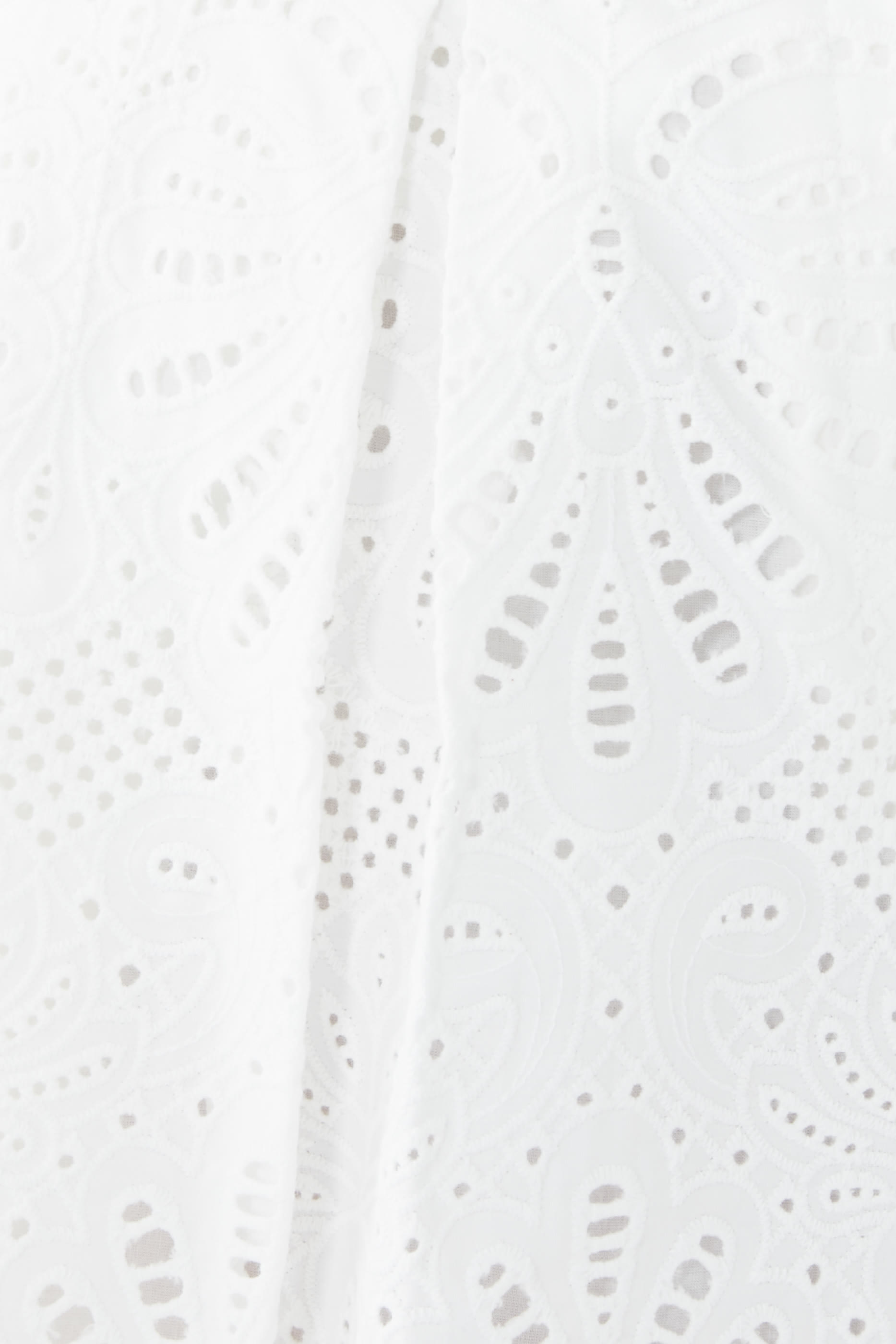 شورت قطن بخصر مرتفع وتطريزات