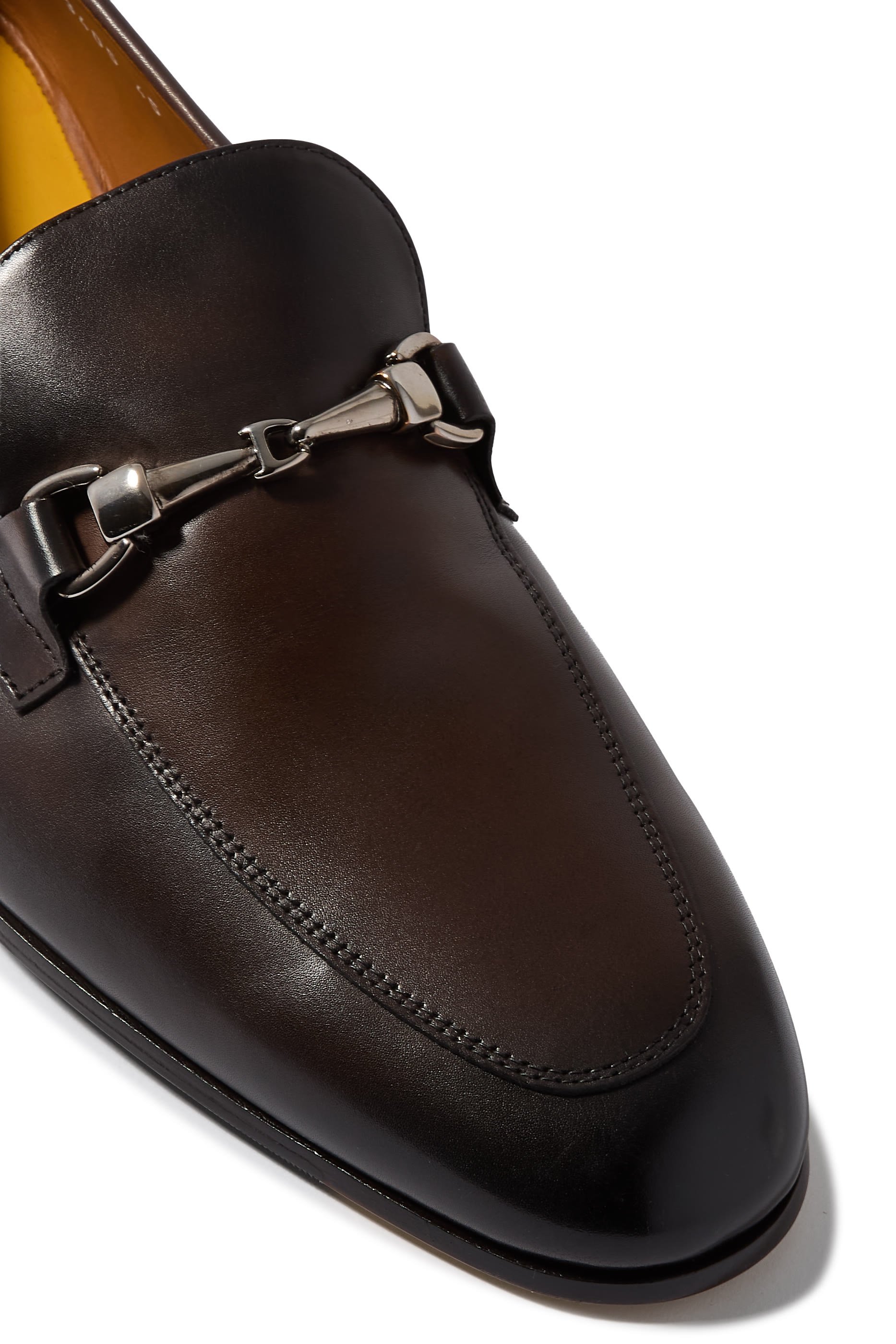 حذاء سهل الارتداء جلد