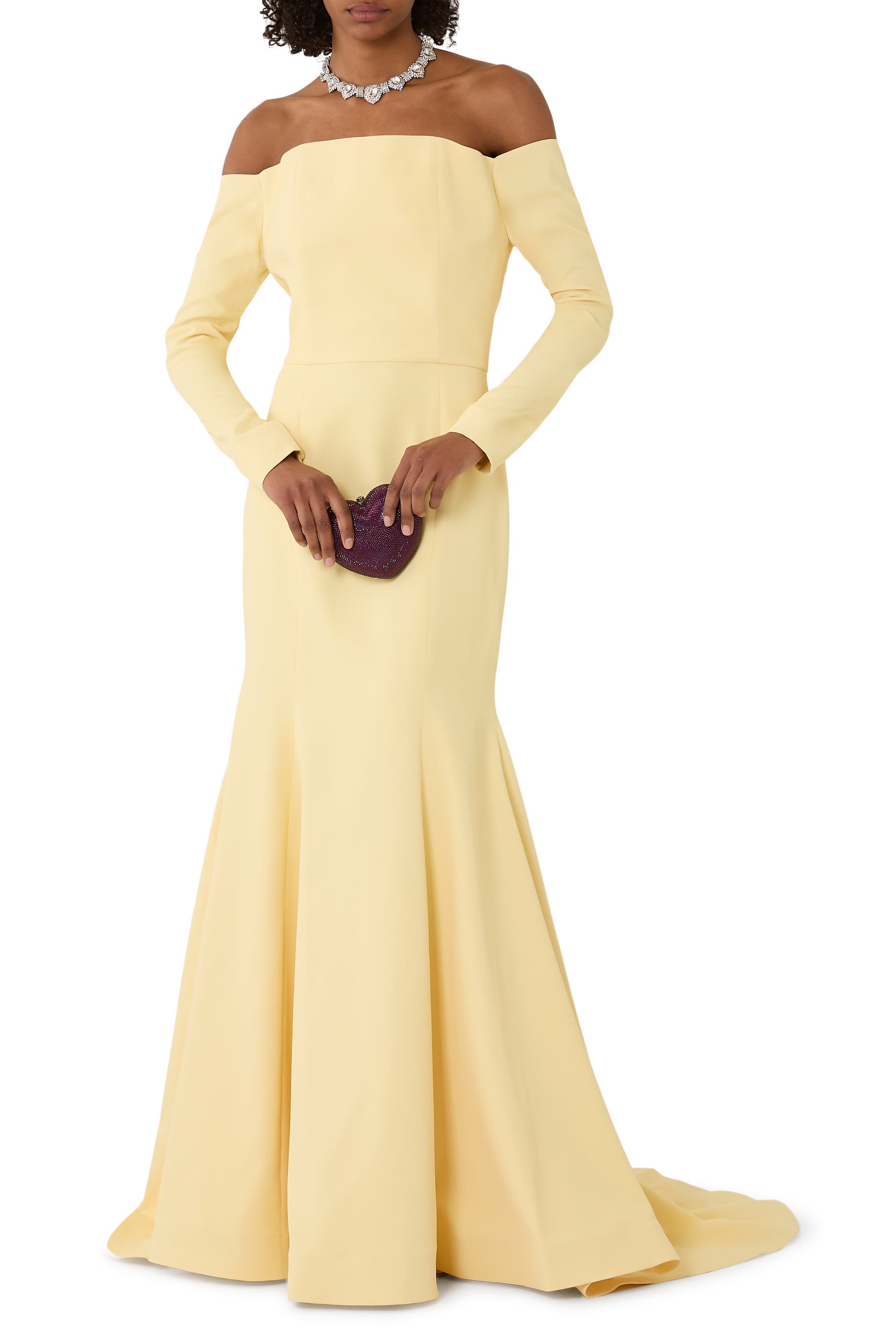 فستان سهرة بقصة ذيل حورية البحر وأكتاف مكشوفة كريب