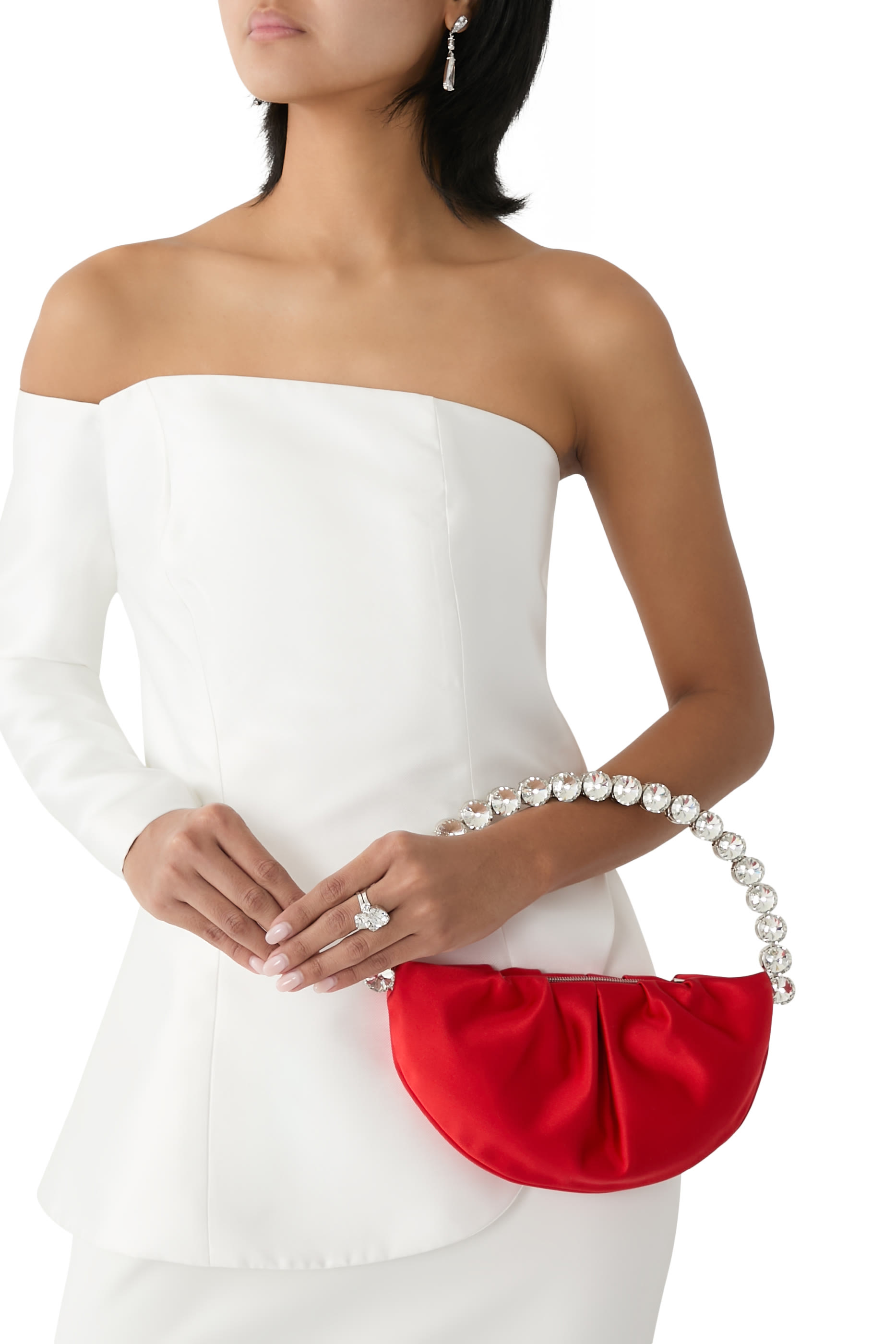 حقيبة صغيرة بتصميم نصف دائري