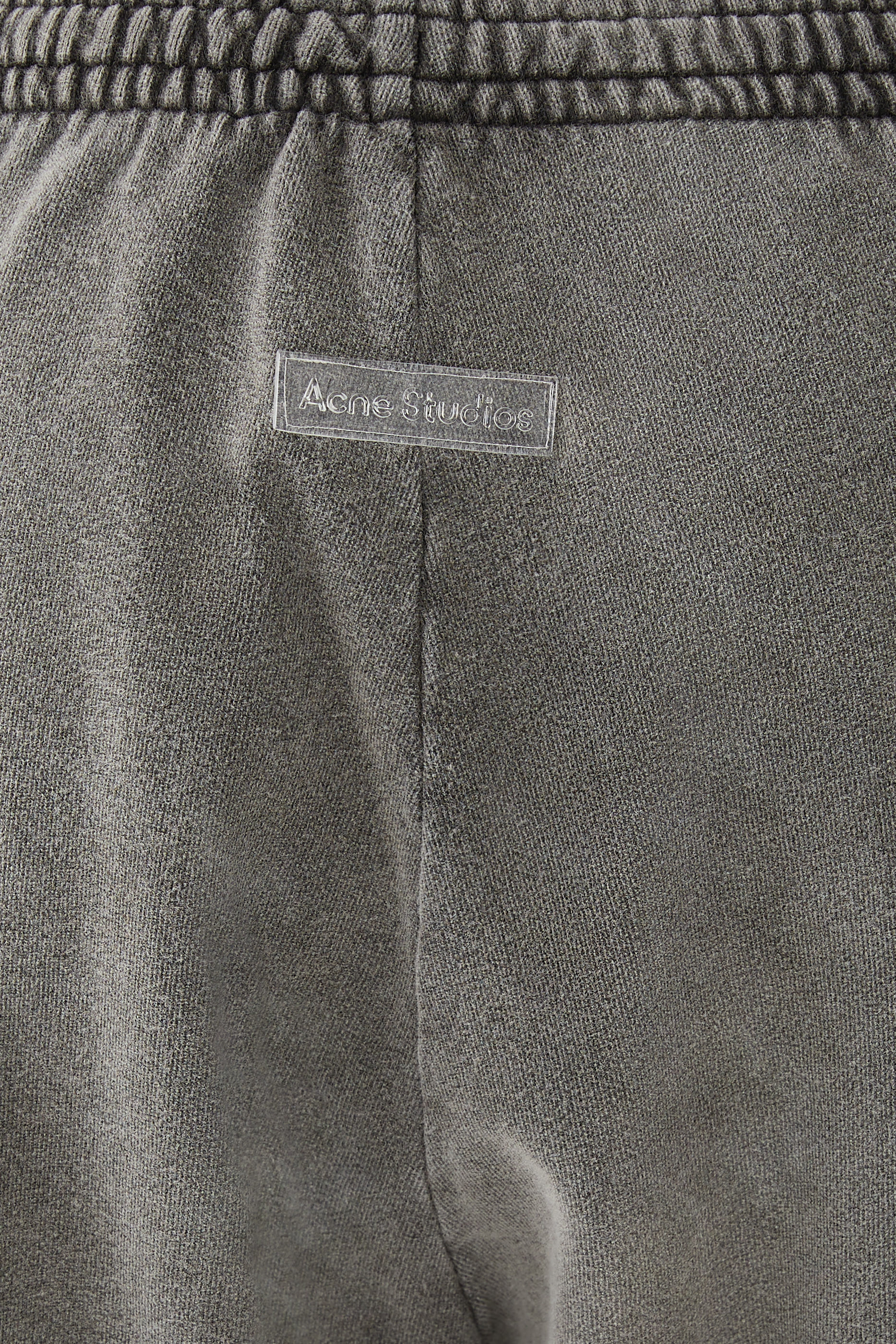 بنطال رياضي فينتج بلون باهت