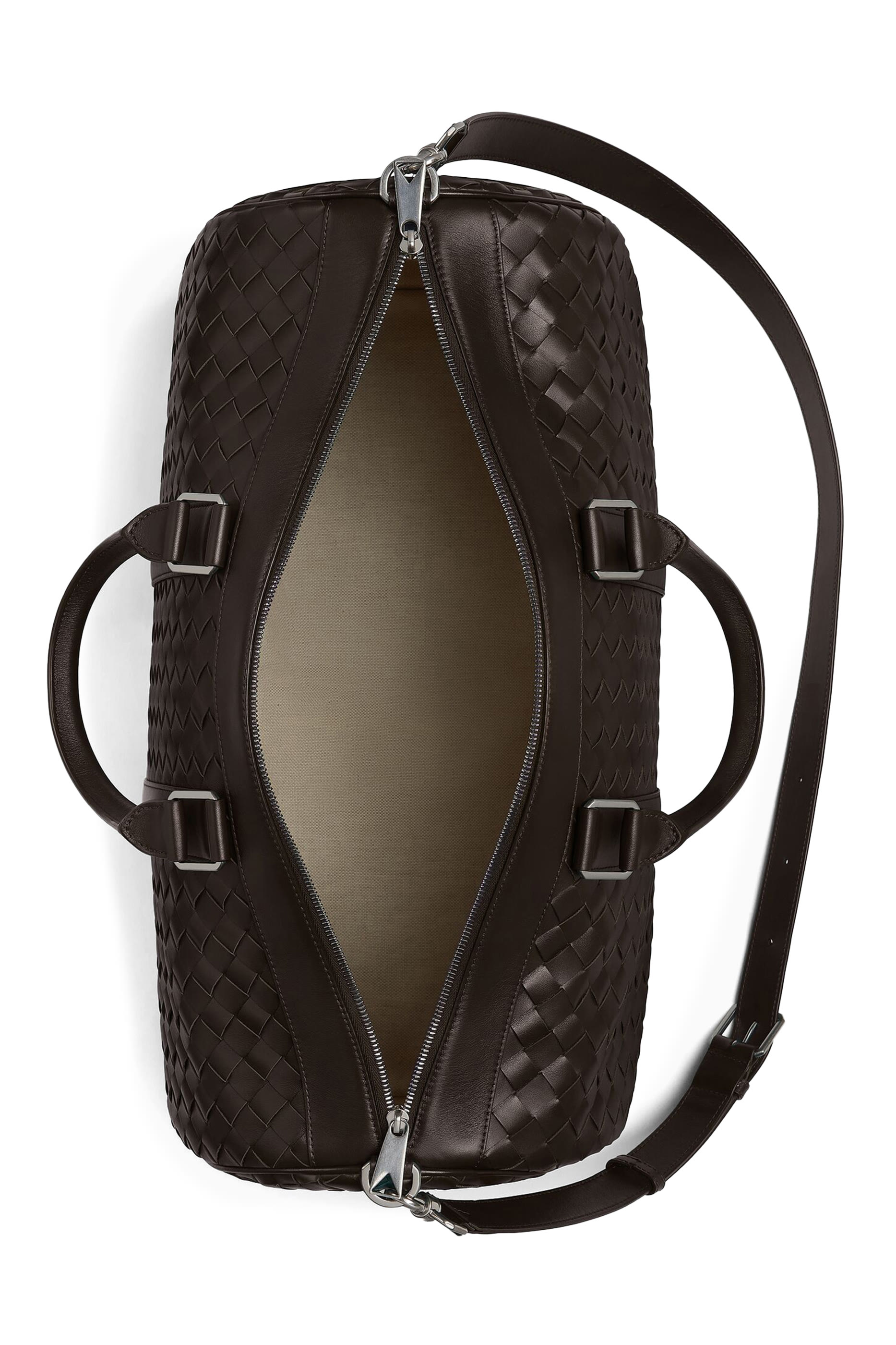 حقيبة دافل بتصميم مجدول