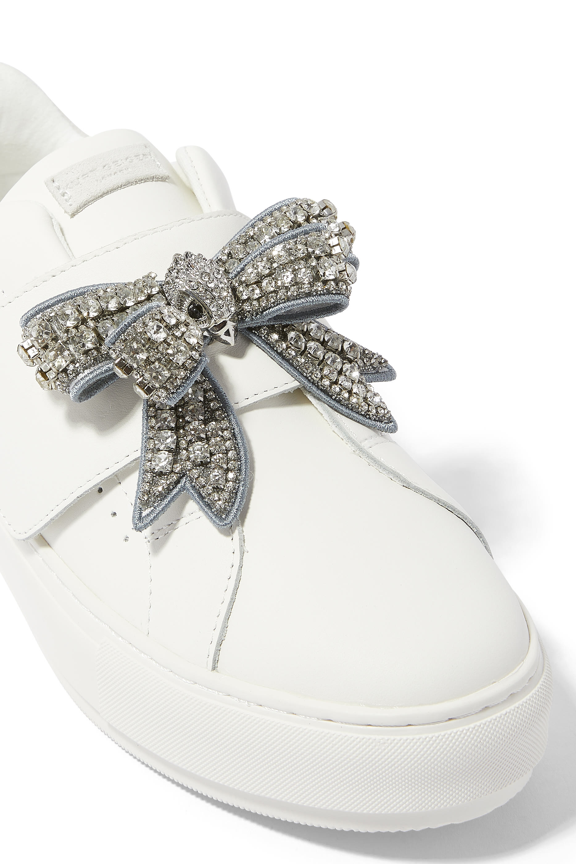 سنيكرز لاني بنعل سميك وربطة فيونكة