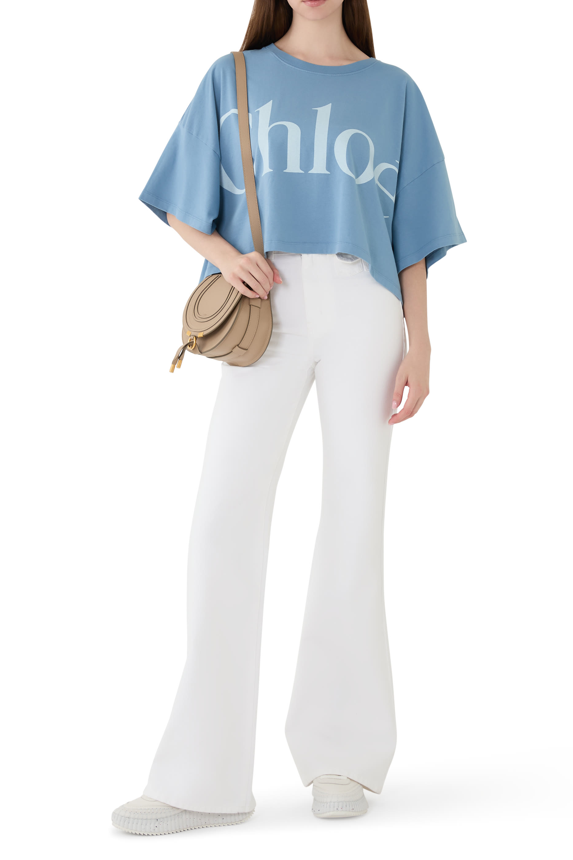 تيشيرت بقصة قصيرة مربعة  بشعار الماركة قطن جرسيه 