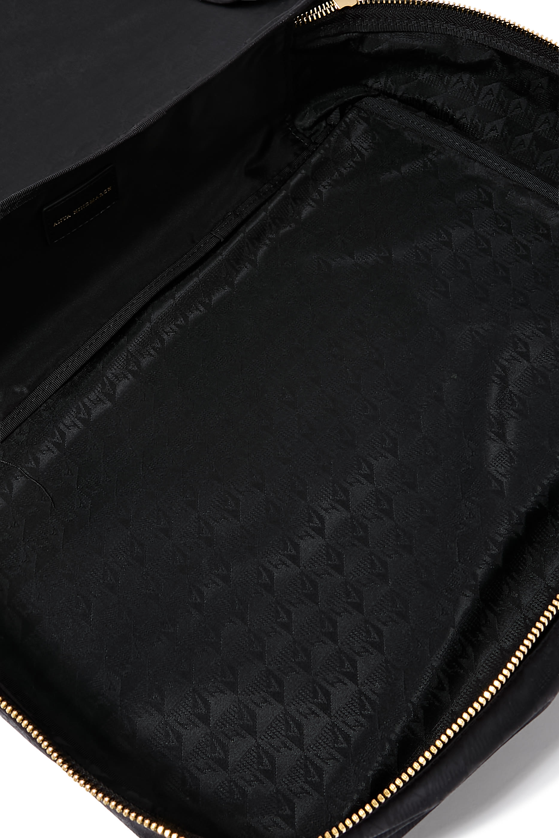 حقيبة متوسطة بتصميم مكعب بشعار الماركة لتنظيم الأمتعة 