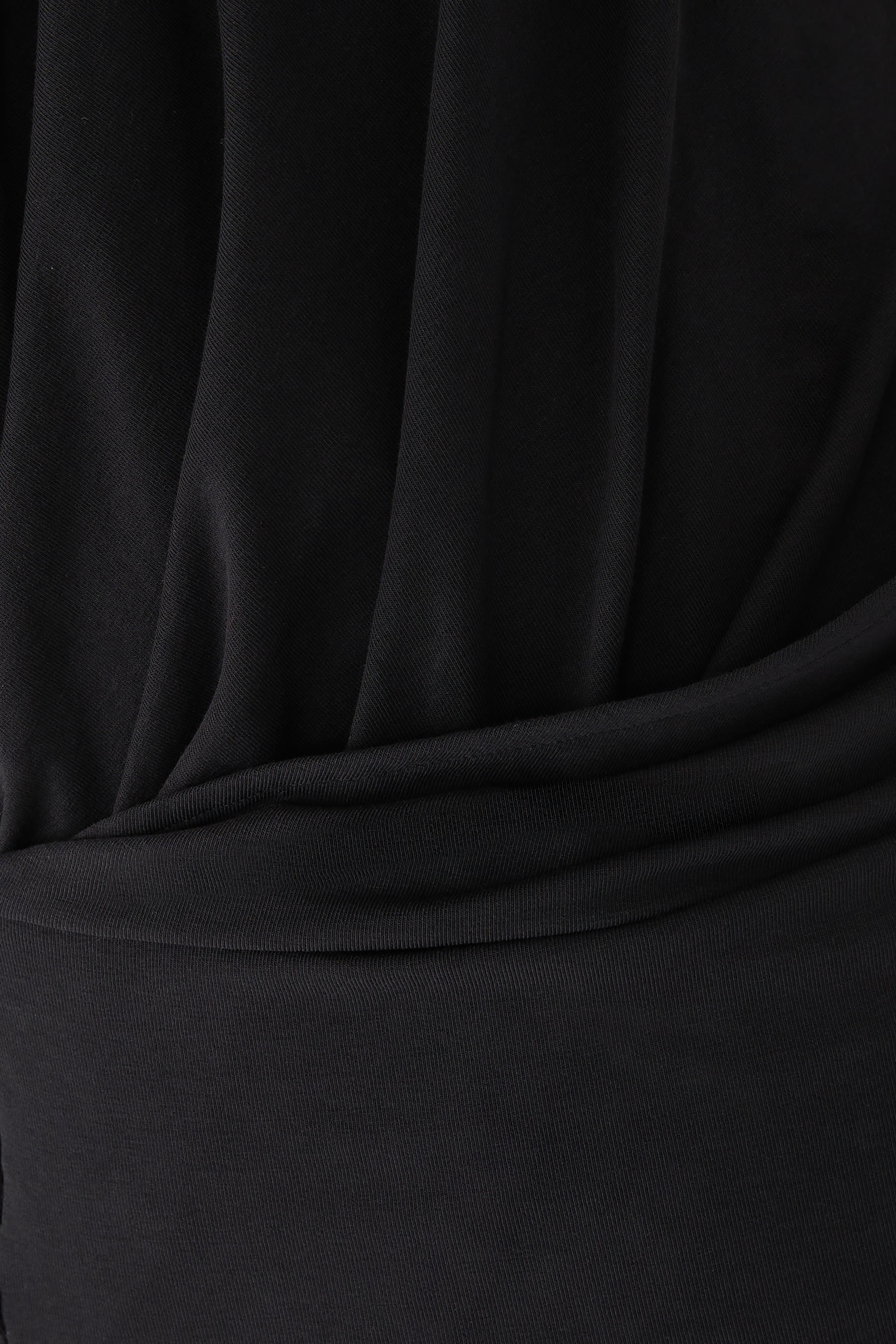 فستان قصير بطيات