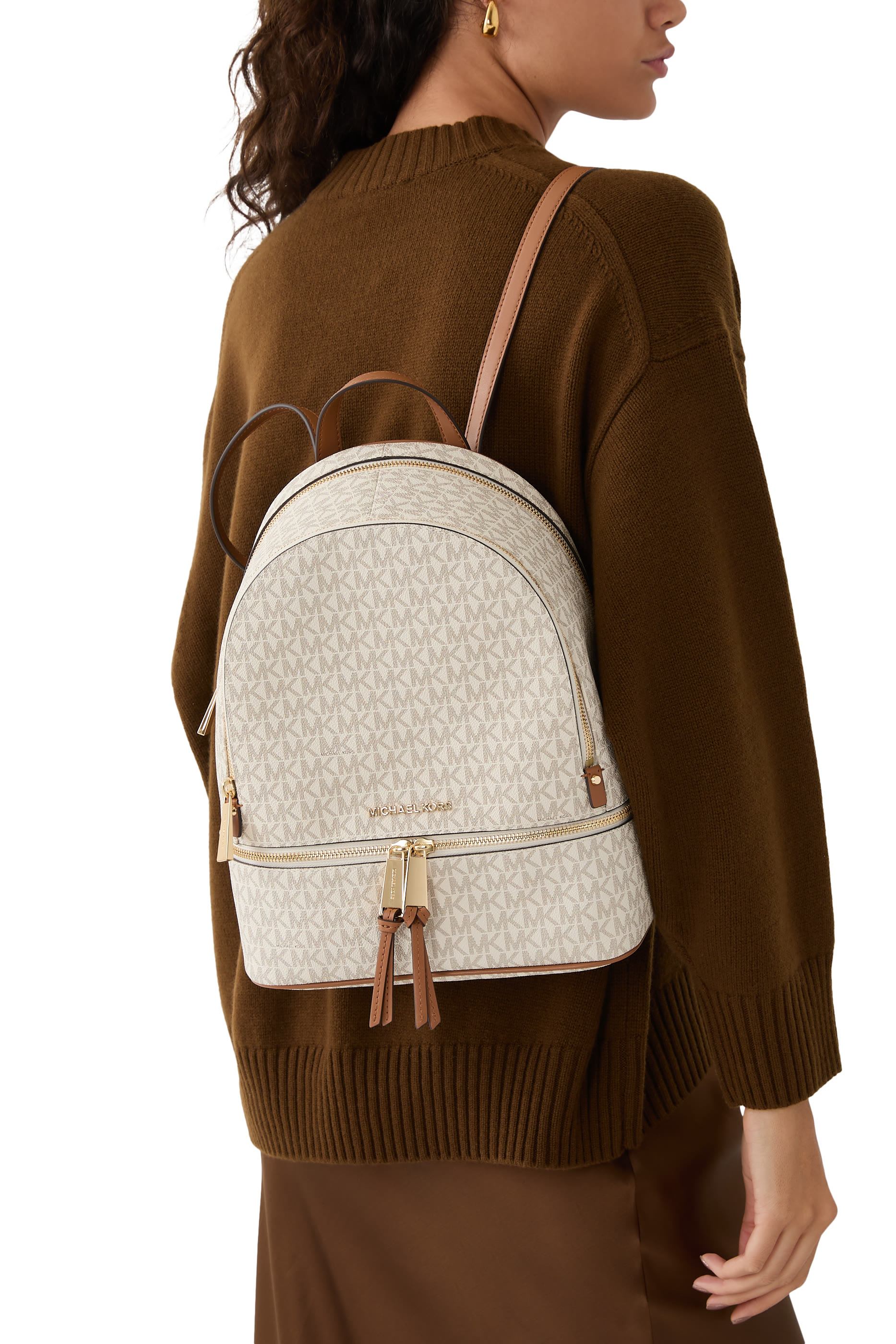 حقيبة ظهر ريا متوسطة بشعار الماركة